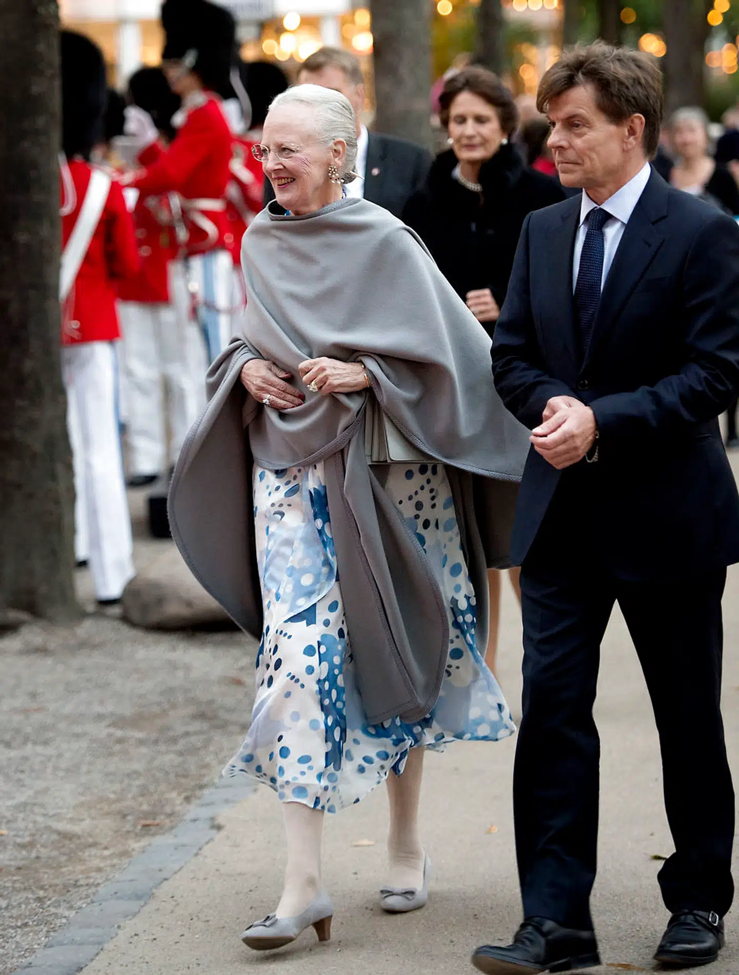 Dronning Margrethe og daværende Tivoli-direktør Lars Liebst ved overrækkelsen af Dronning Ingrids Hæderslegat i Tivoli i 2014.