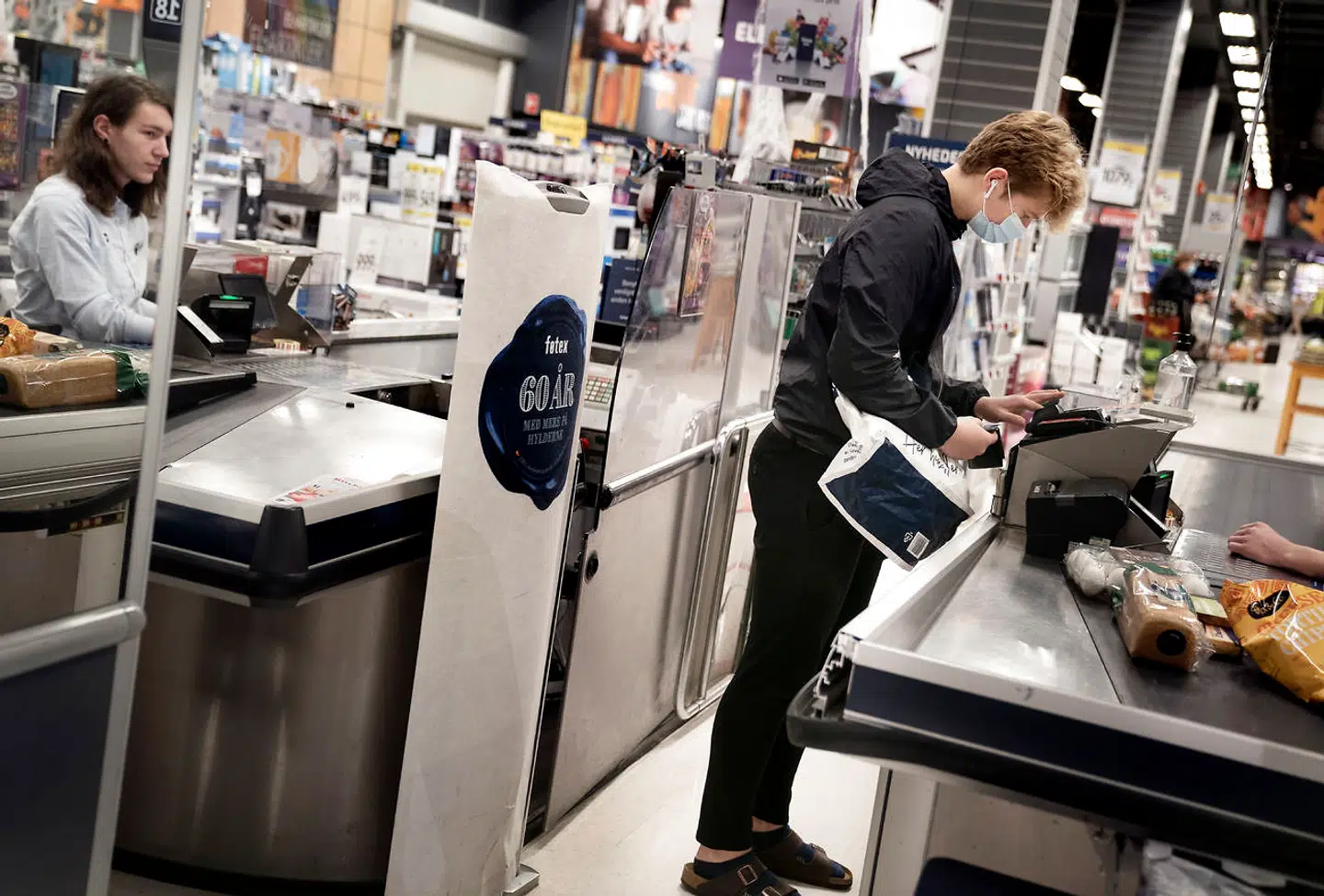 Vagtplanerne i supermarkederne landet over er udfordrede af tiden med rekordhøj smitte. Og det er svært at få til at gå op, lyder det fra branchen. Arkivfoto: Liselotte Sabroe/Ritzau Scanpix