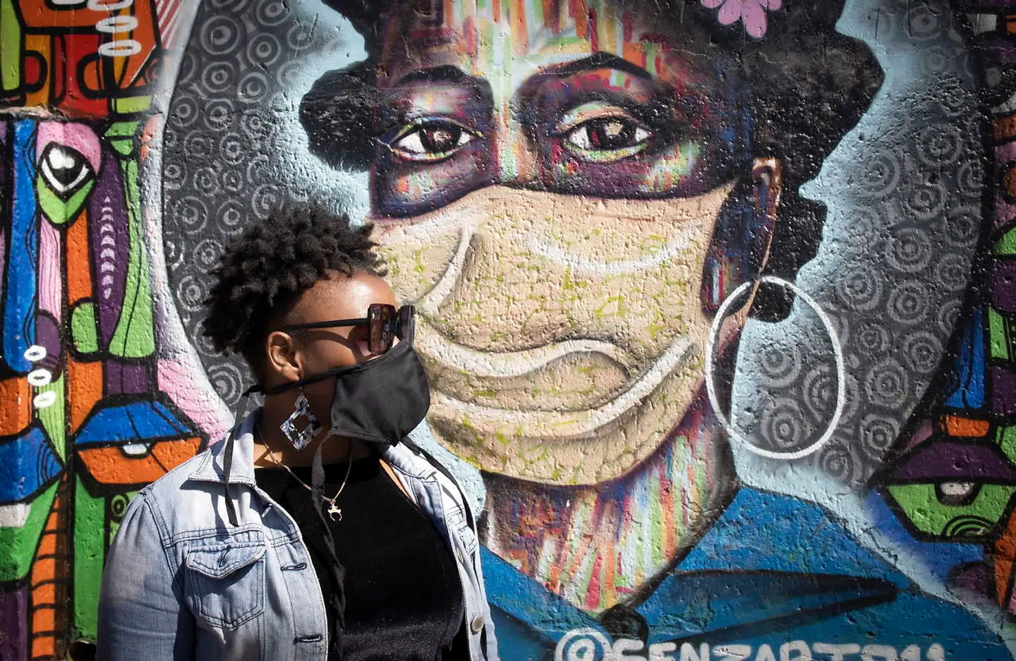 »Hvis vi vil minimere risikoen for, at pandemien trækker ud i endnu flere år med nye aggressive varianter og nye nedlukninger til følge, så skal vi forstå, at virushåndering ikke er et afgrænset nationalt anliggende,« skriver dagens kronikører.