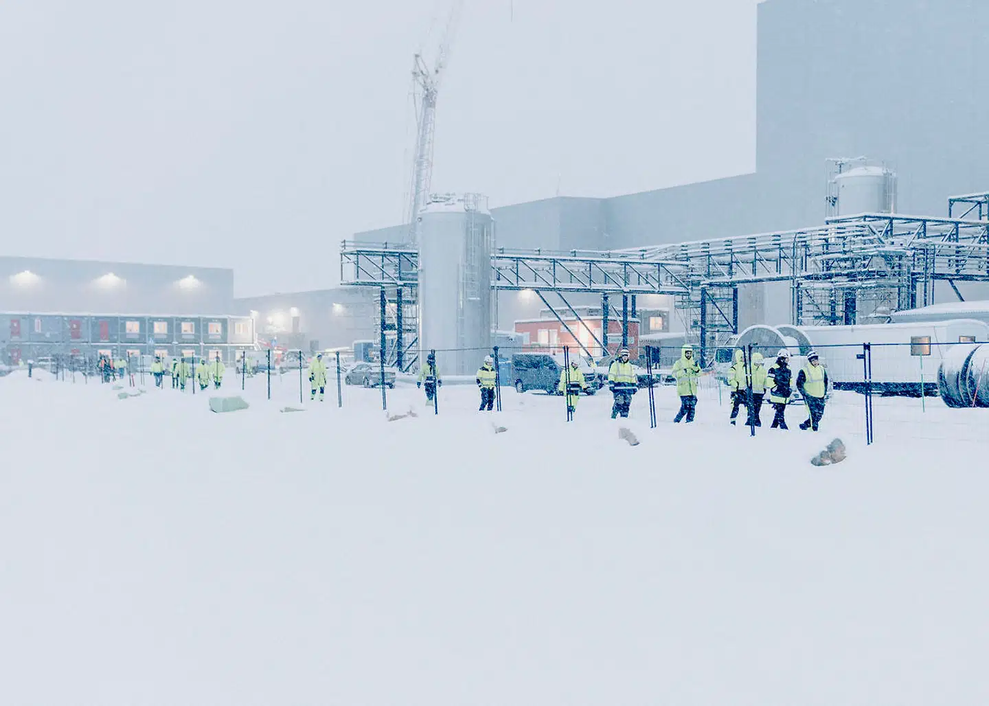 Batterifabrikken Northvolt i Skellefteå i Nordsverige er netop gået i gang med den første kommercielle produktion af batterier i Europa. Initiativtagerne bag har også ambitioner om at starte produktion af grønt stål i stor skala i Nordsverige i 2024.