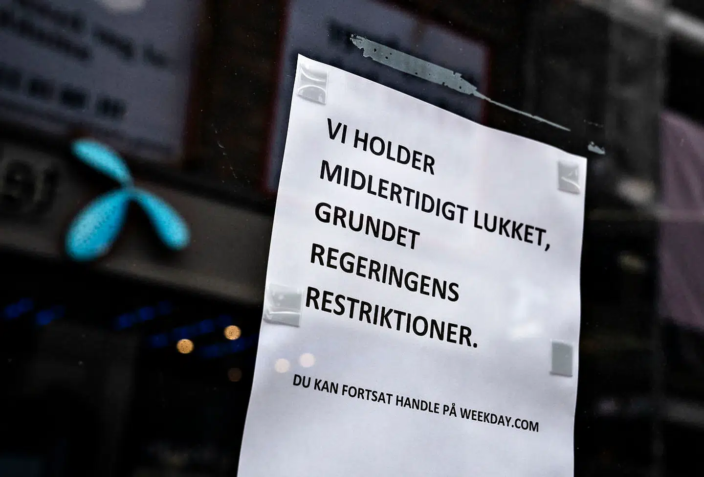 Regeringens ekspertgruppe lægger op til, at virksomheder i fremtiden bør tegne forsikringer for at modstå nedlukninger. Den tanke sparker landets største forsikringsselskaber og erhvervslivet nu til hjørne.