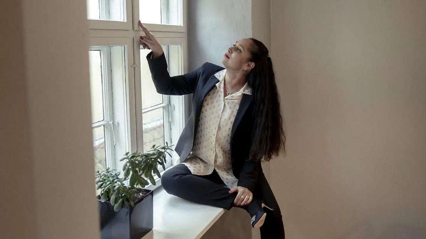 Erfaring er en fordel på arbejdsmarkedet. Mediekvinden Rushy Rashid bruger sine medieerfaringer til at sætte finger på problemstillinger i en ny branche. Og det nyder hun.