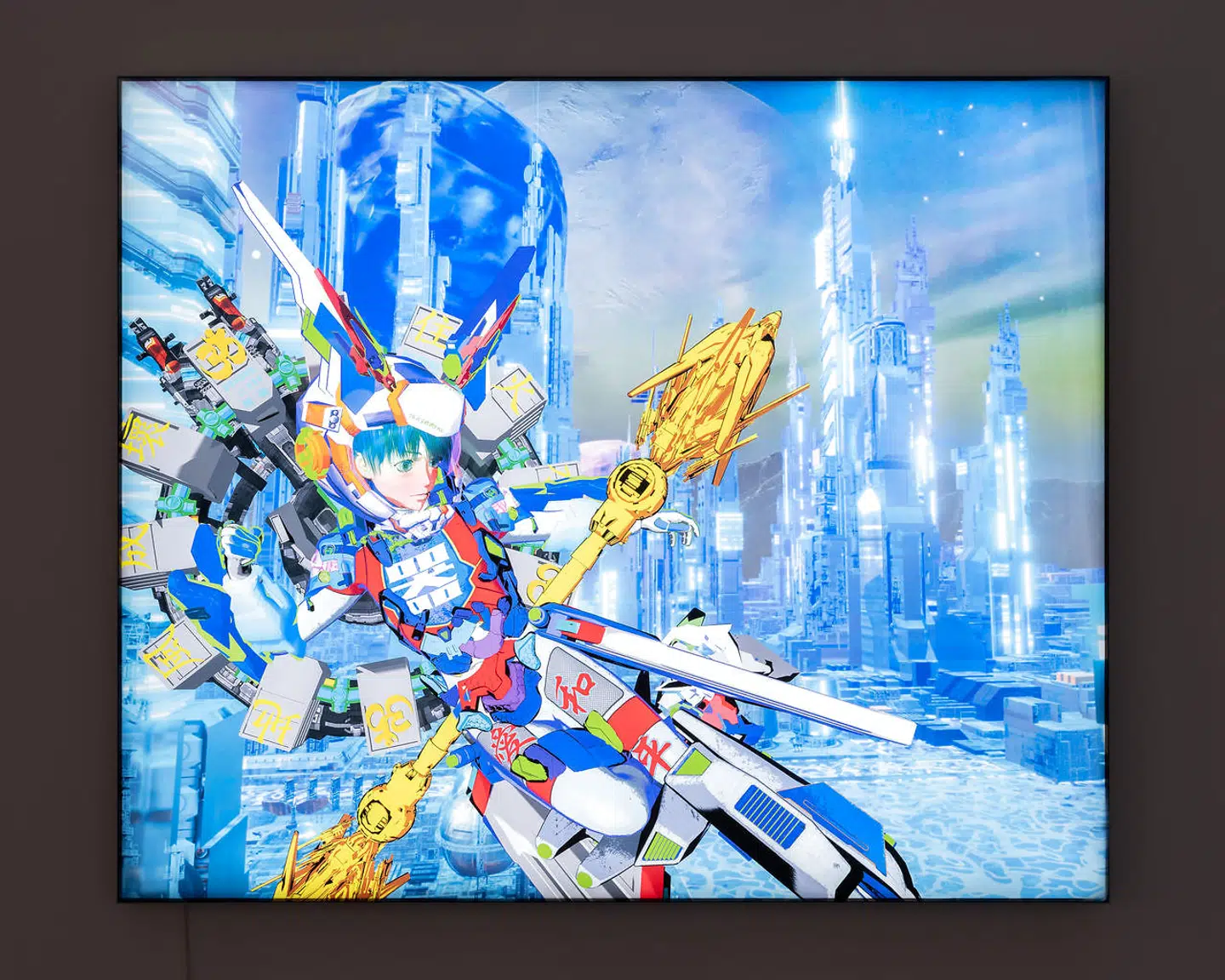 Lu Yang hugger gerne en hæl og klipper en tå fra manga-æstetikken, popkulturer og asiatiske religioner og filosofi. Still fra videoværket »The Great Adventure of Material World – Game Film«, hvor hendes Manga-figur kæmper sig igennem syv universer.