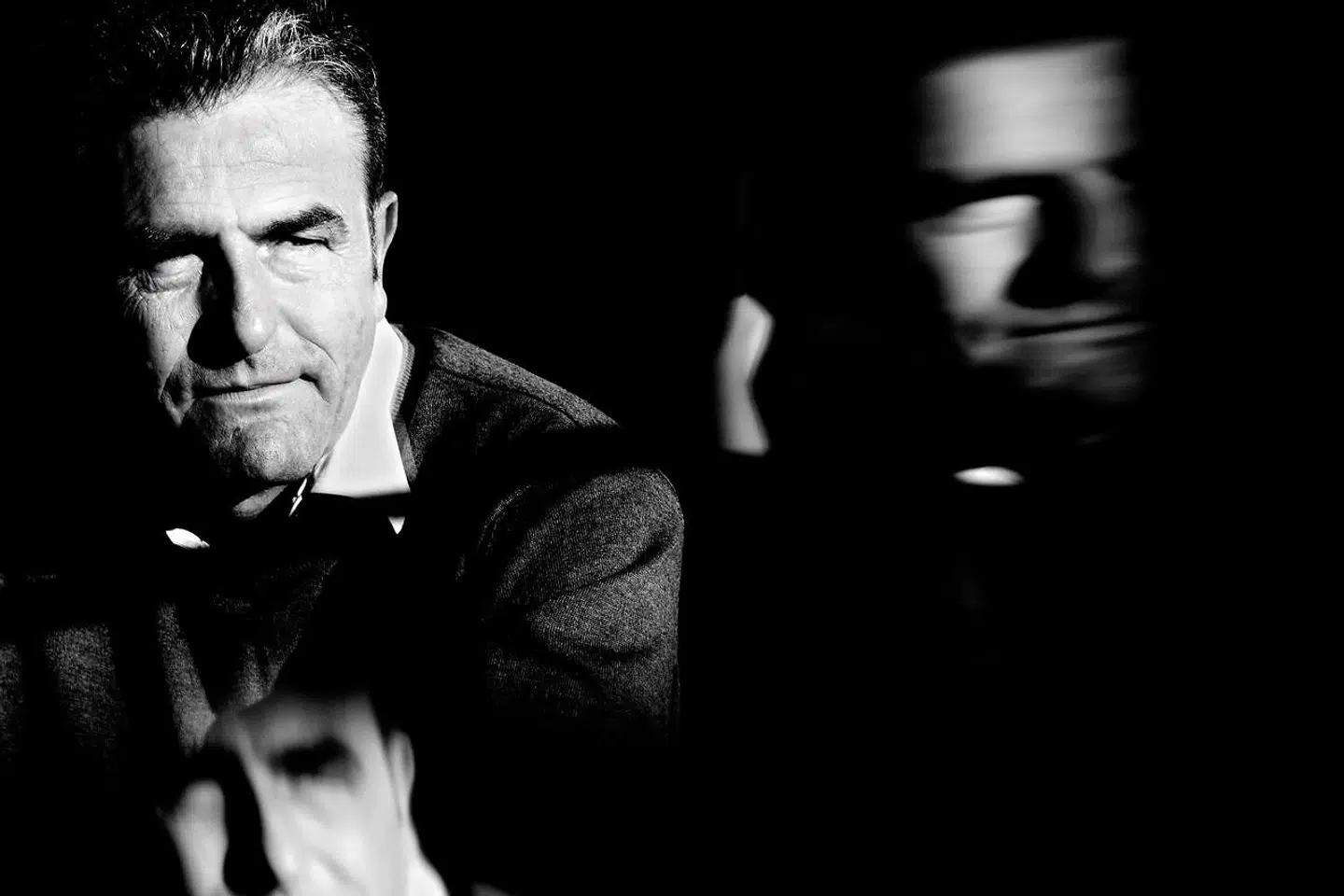 »Det er et sundhedstegn, at tanken om at dø for noget er os fremmed. Så meget har vores forældre og bedsteforældre skabt, som er værd at leve for. Men man skal også kunne kæmpe for det, man har kært,« skriver Jens Christian Grøndahl.