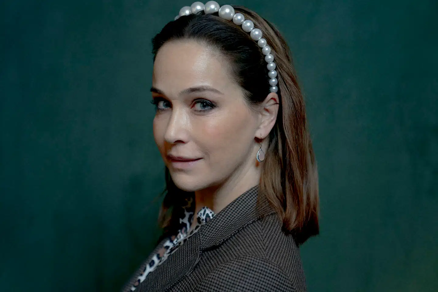 »Dansk kultur er mere end Tivoli og Strøget. Der er kultur er i hver enkelt flække. Man skal bare lede og åbne sindet, så finder man de mest finurlige kulturgaver overalt.«, mener skuespilleren og tv-værten Ibi Støving – her fotograferet på Thorvaldsens Museum.