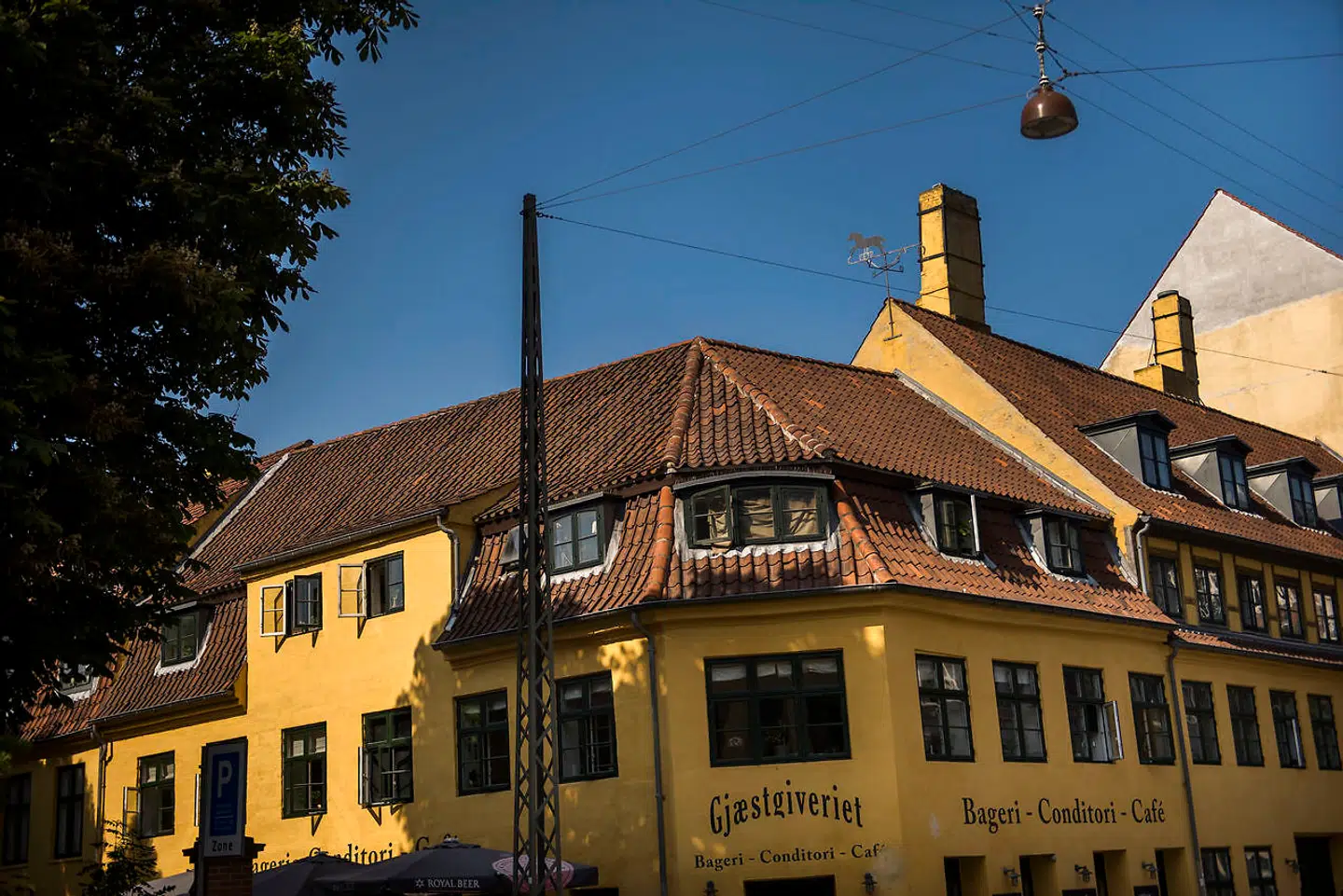 Teatret ved Sorte Hest har en lang tradition for at opføre absurde klassikere, herunder skuespil af Beckett, Ionesco og Pinter, samt nyere dansk og svensk dramatik. På lørdag skulle »Mens vi venter på Godot« have haft repremiere. Arkivfoto: Thomas Lekfeldt