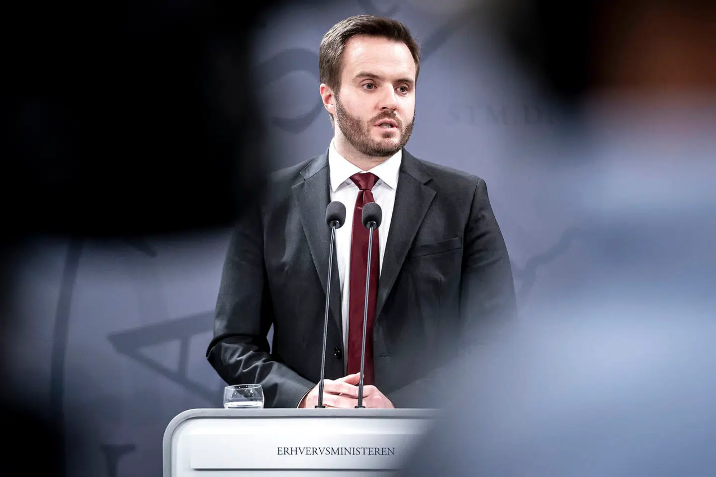 Erhvervsminister Simon Kollerup (S) har langet kraftigt ud efter bankernes minusrenter på privatkundernes indlån. Lige nu afventes blandt andet en rapport om konkurrencesituationen blandt bankerne, som Kollerup har efterspurgt. Arkivfoto: Mads Claus Rasmussen/Ritzau Scanpix