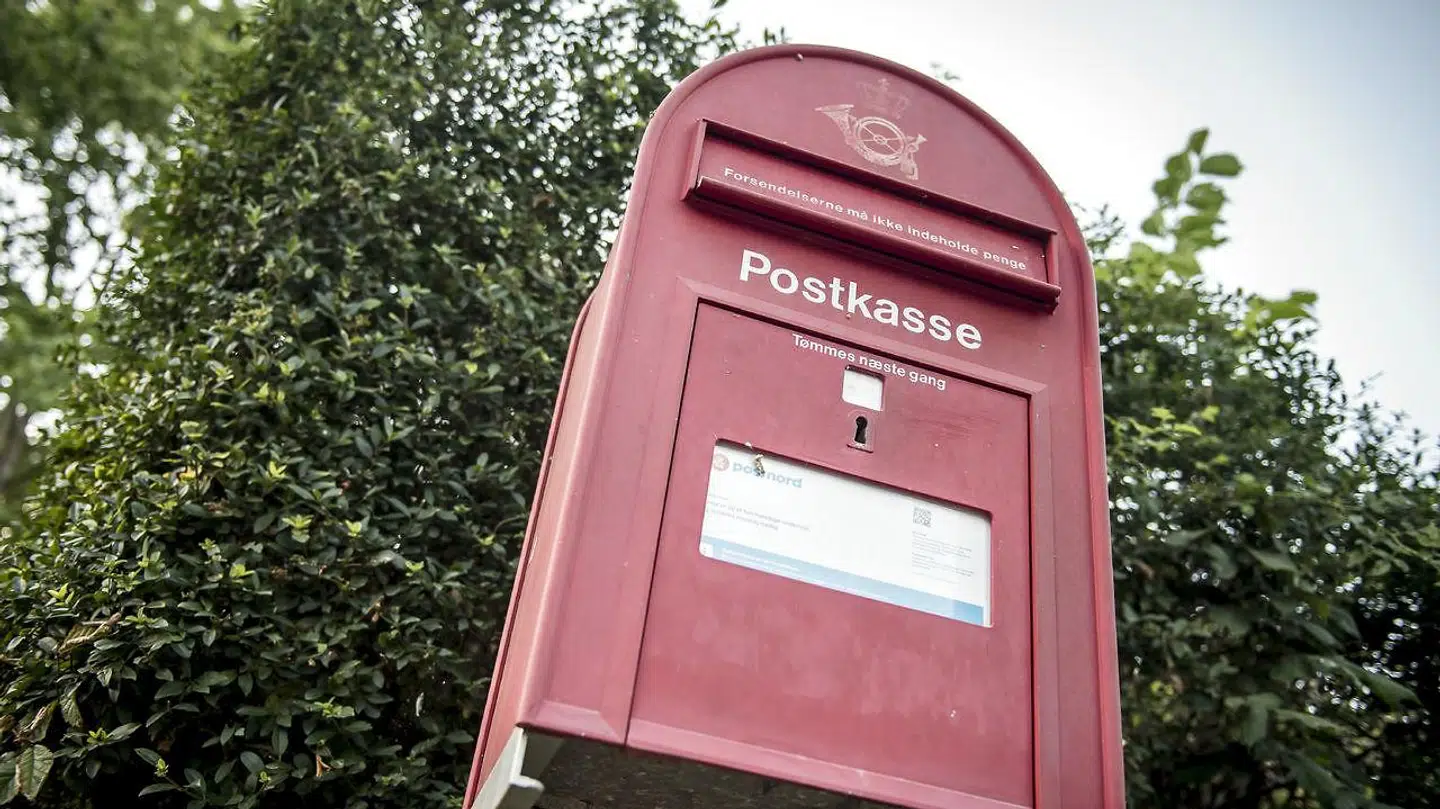 Det kan blive markant dyrere at sende breve i fremtiden, for de vil skulle sendes på en anden måde, lyder udmeldingen fra transportminister Benny Engelbrecht (S). Arkivfoto: Mads Claus Rasmussen/Ritzau Scanpix