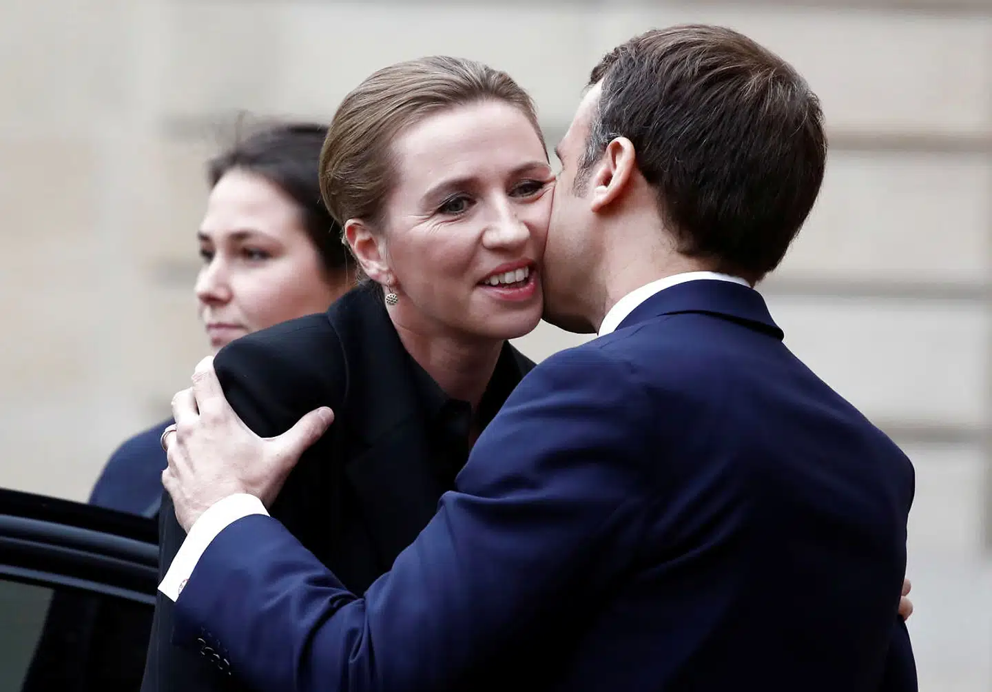 Smak! Mette Frederiksen besøgte Frankrigs præsident, Emmanuel Macron, få måneder efter at hun var blevet valgt til Danmarks statsminister i 2019. Siden er forholdet kølnet betragteligt.