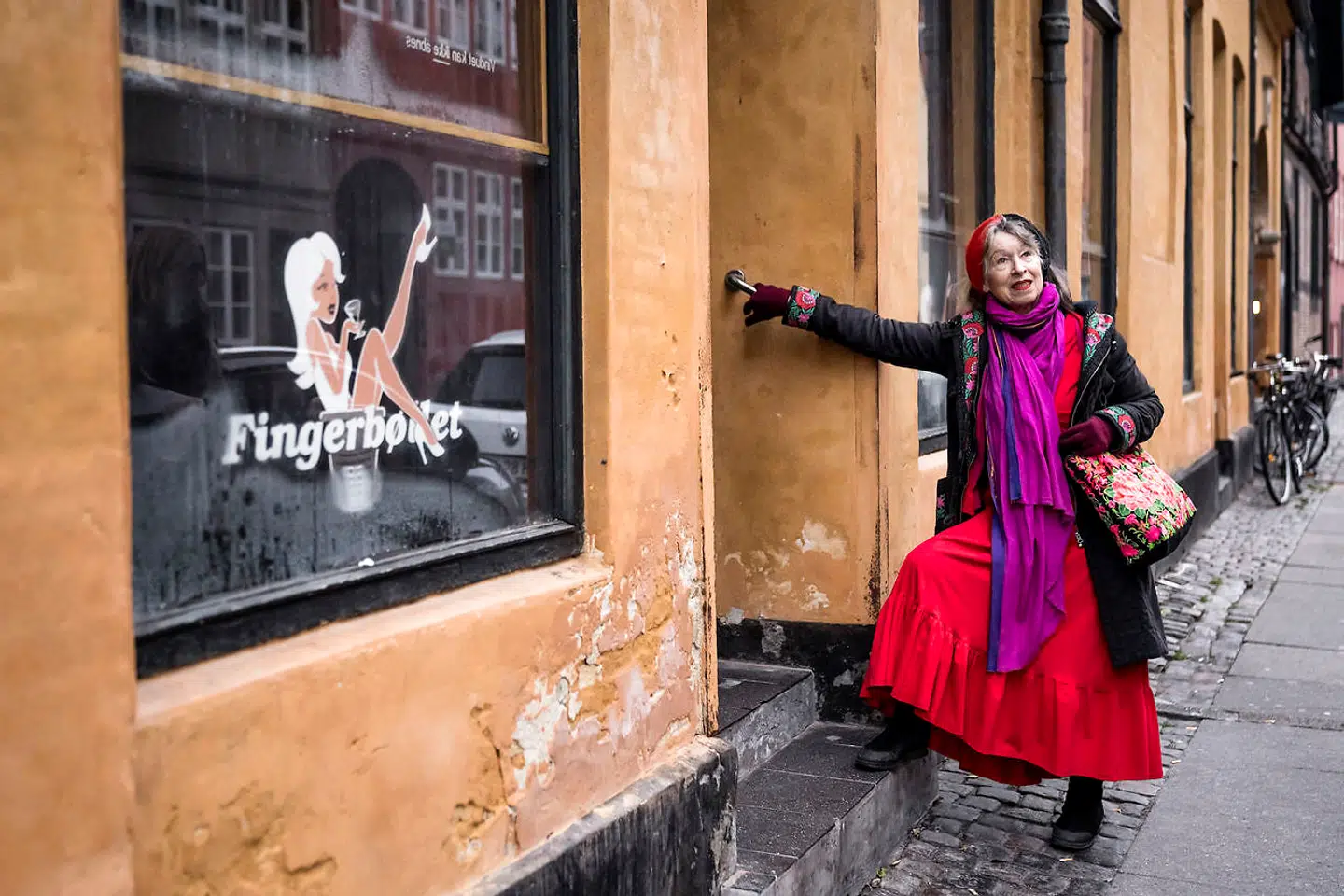 Fingerbøllet var lukningstruet i 2019, men det lykkedes at redde værtshuset. Det glæder Anne Marie Helger, som mener, at de gamle beværtninger er en vigtig del af kvarteret.