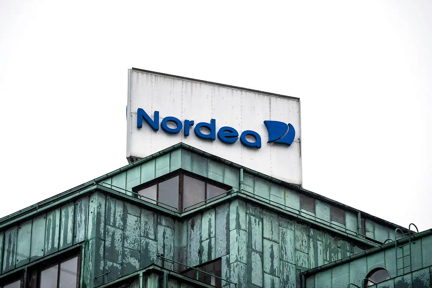 Nordeas profilerede analytikere langer hårdt ud efter lande og myndigheders coronaindgreb i flere analyser. Nordea beklager.