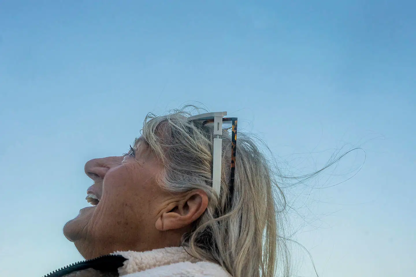 Sin stærke vilje har Britt Bendixen også haft i de perioder, hvor tilværelsen har ført hende ned i en dyb sorg over mistede familiemedlemmer og senere bekymringer om, hvorvidt økonomien kunne bære.