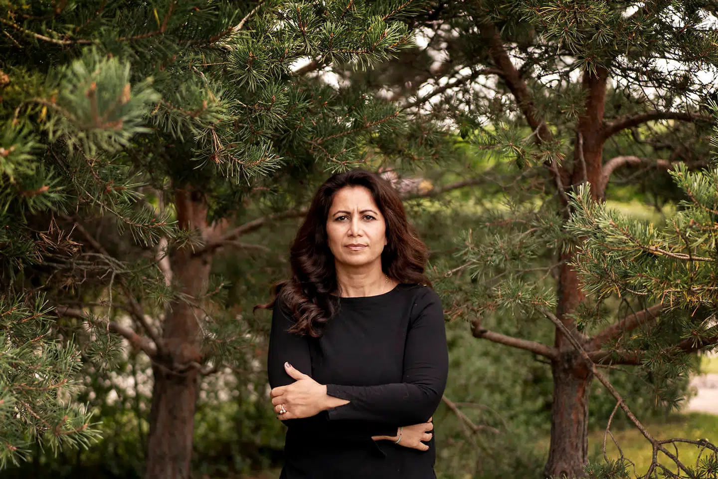 »eg blev spurgt, hvem jeg helst vil stå ved siden af, når 30 kvinder skal portrætteres. Selvfølgelig den første kvindelige FolketingsformandPia Kjærsgaard. Vi ser forskelligt på mange emner. Det er styrken ved demokratiet. At der er plads til uenighed« skrev Özlem Cekic i et opslag på Twitter, som fik hende i fedtefadet.