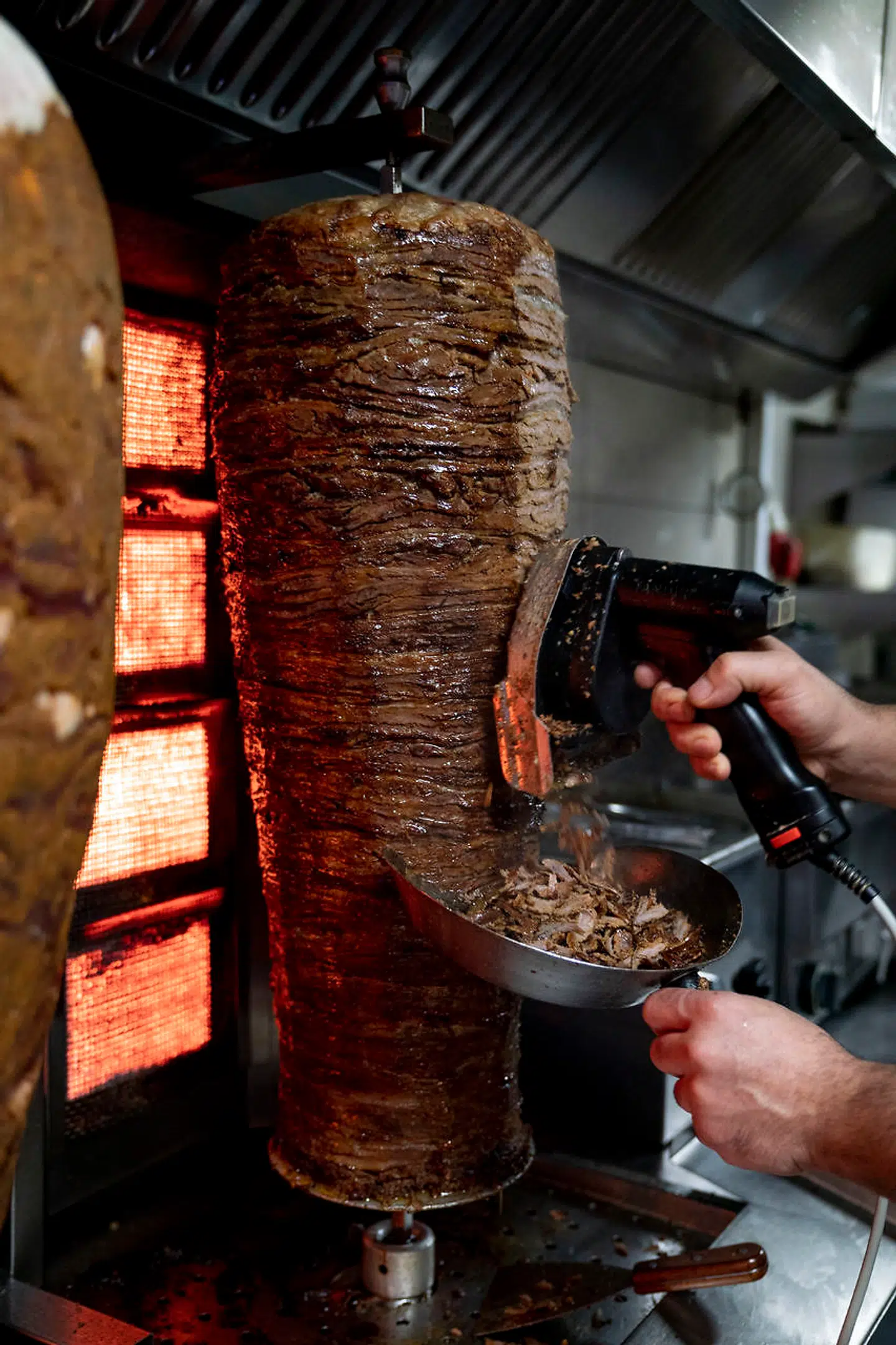 Shawarma kommer af det tyrkiske ord »çevirme«, som betyder vende, dreje eller kreds. Alternative betegnelser for shawarma er »döner kebab«, som betyder »roterende (grillet) kød«, eller det græske ord »gyros«, som betyder vendt. Generelt er der en del begrebsforvirring i det roterende køds verden, men en almen antagelse er, at kebab ofte er hakket kød, mens shawarma er skært kød.Shawarma i sin nuværende form menes at have sin oprindelse i Tyrkiet i 1700-tallet, men retten kan sagtens gå meget længere tilbage. Retten er i dag, sammen med pizza og burger, en af de mest udbredte spiser i verden.