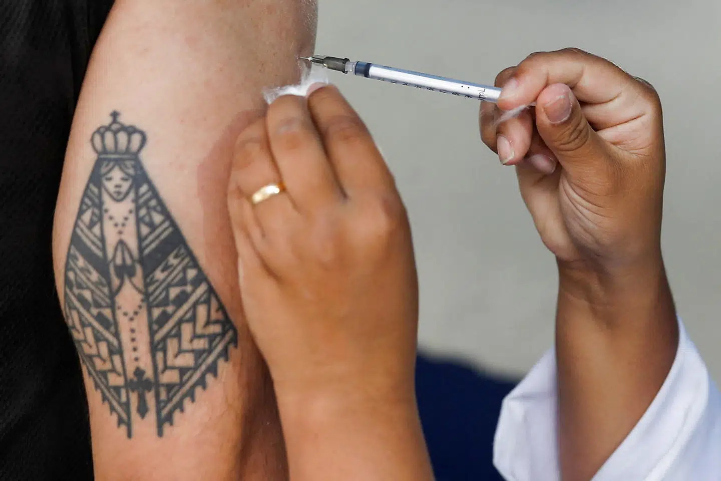 Vi, som ikke længere tilhører ungdommen, er skyld i alle ulykkerne, når vi har mishandlet de unge med online-undervisning, tilbud om gratis vaccination og test, skriver Carsten Hogstad.