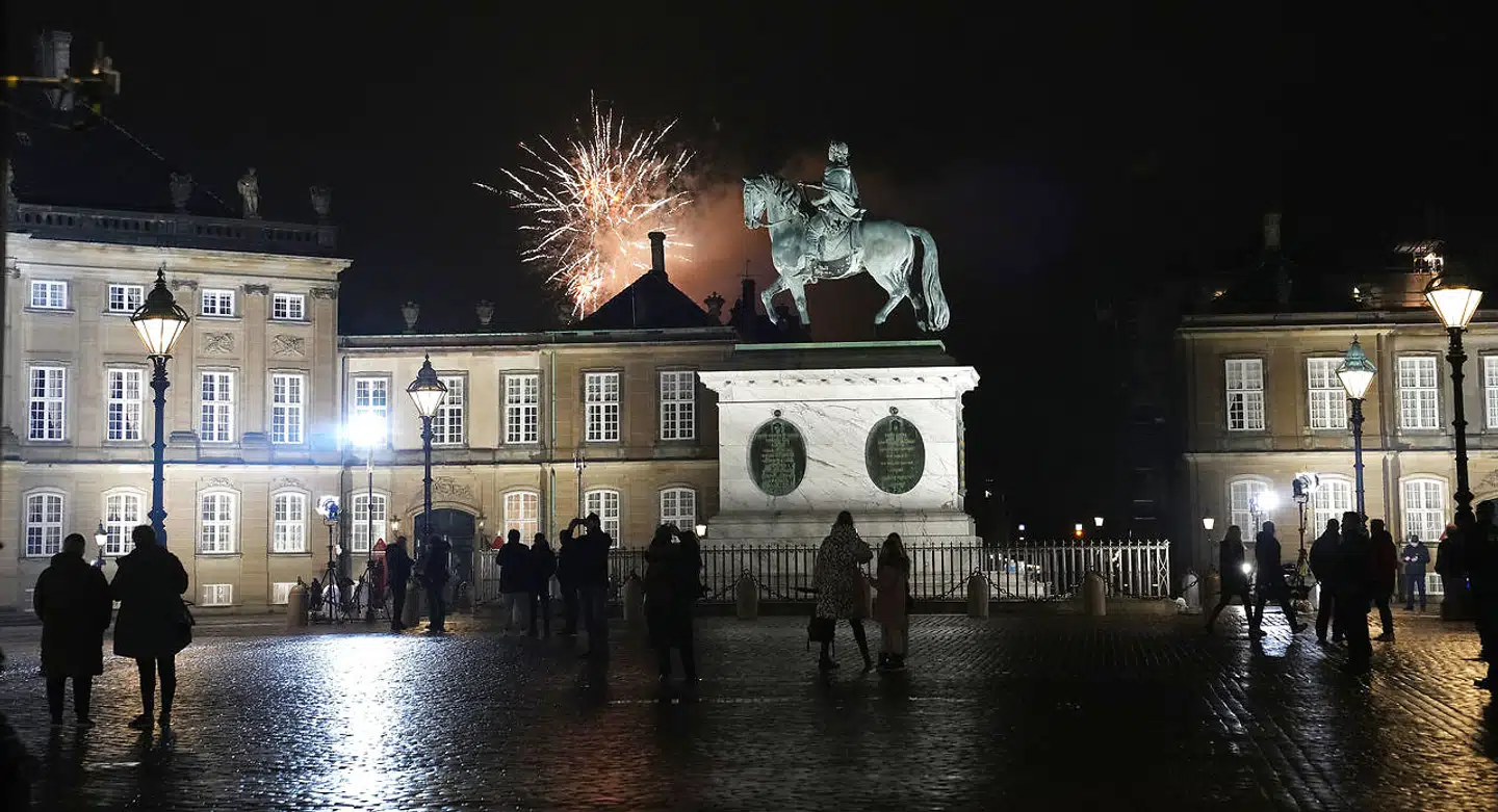 Fyrværkeri over Amalienborg nytårsaften i år.