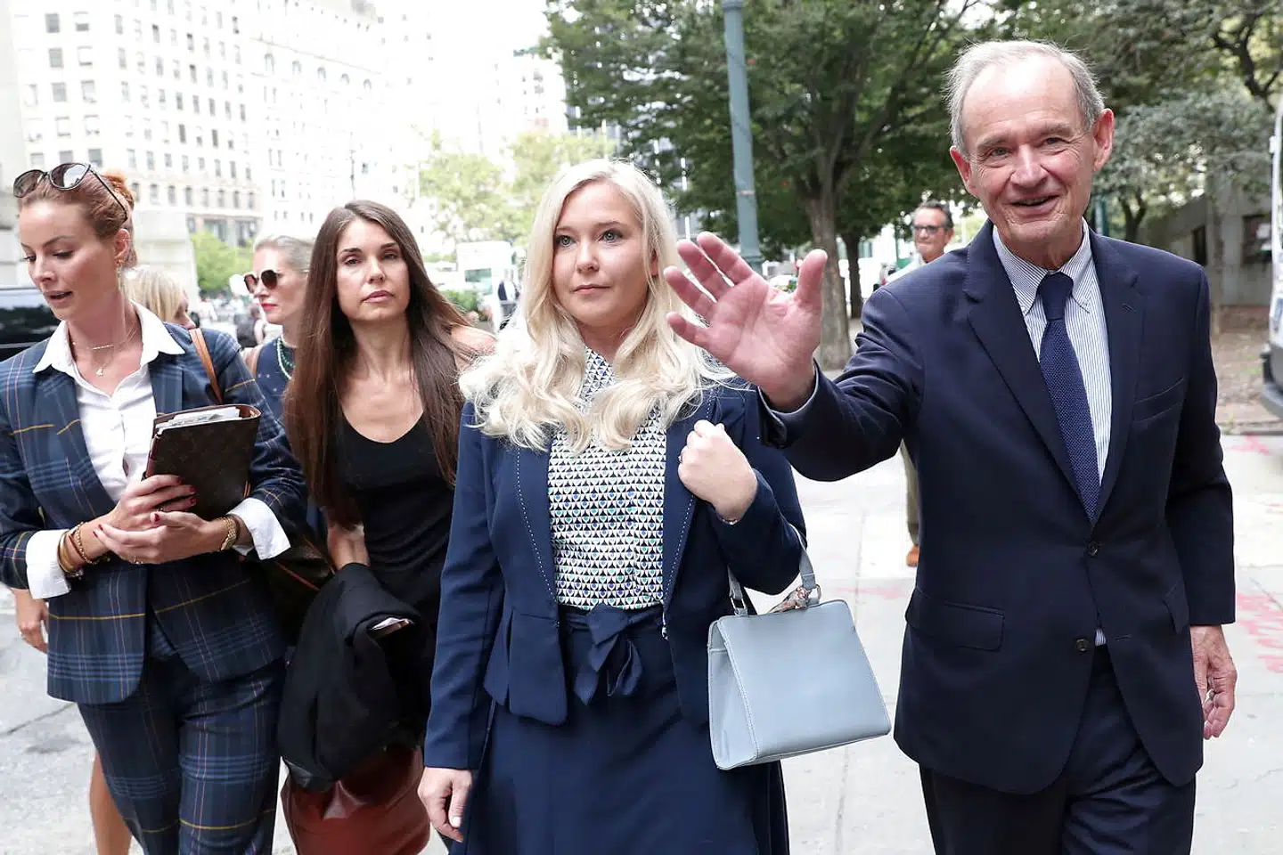 Virginia Giuffre er en de mest centrale personer i sagen om Jeffrey Epstein og Ghislaine Maxwell. Her ankommer hun i 2019 til retten i New York for at vidne i retssagen mod Jeffrey Epstein.