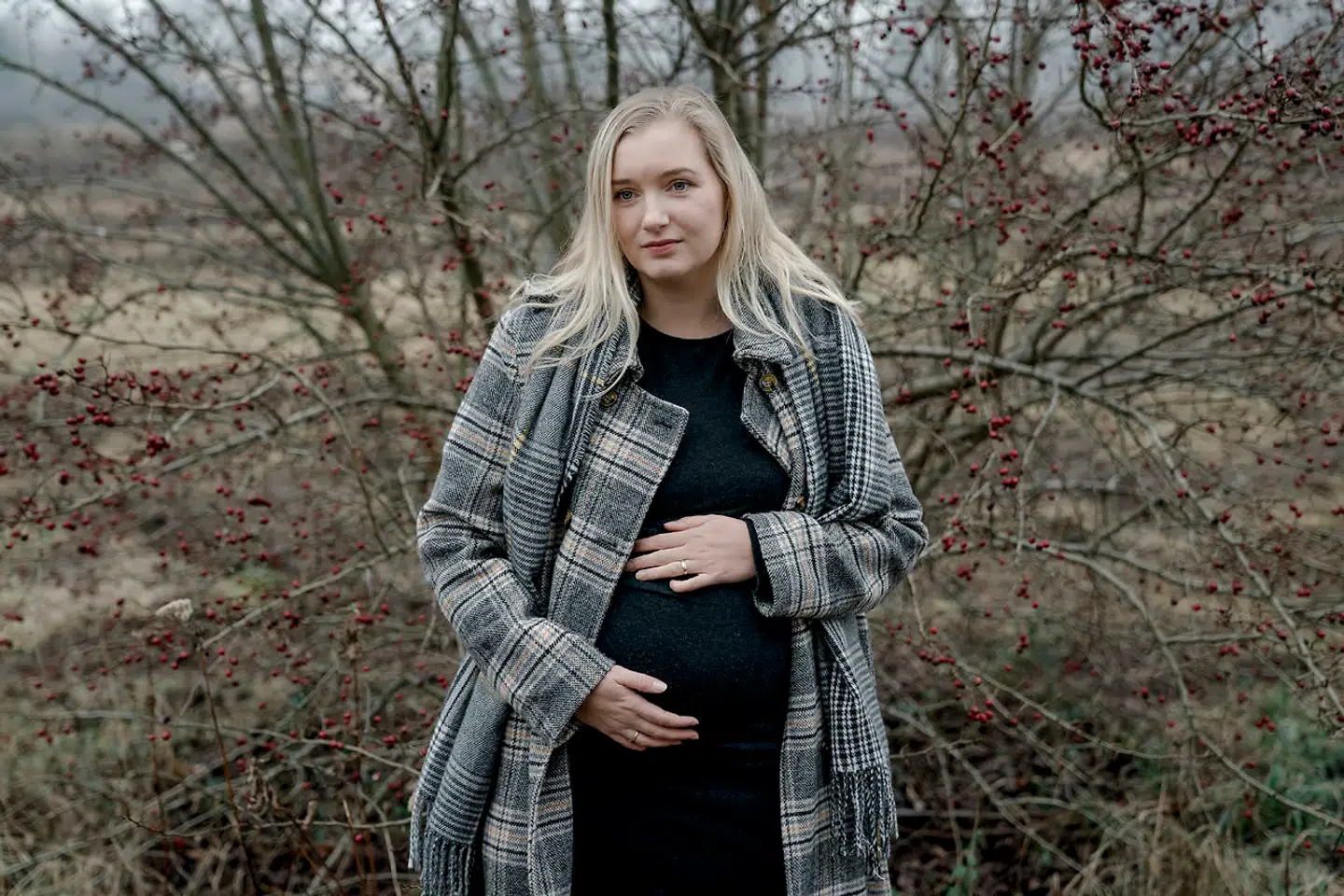 Cecilie Bach er i 20. uge af sin graviditet. Hun har længe været i tvivl om, hvorvidt hun skulle have vaccinen på grund af den lange periode, hvor Sundhedsstyrelsen ikke har tilbudt vaccinen til gravide. Nu har hun taget en endelig beslutning.