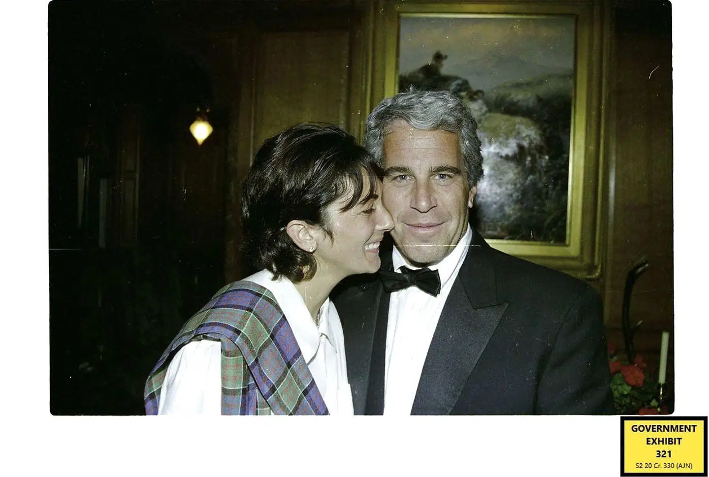 30 år efter Ghislaine Maxwells første møde med Jeffrey Epstein er hun dømt for en række forbrydelser i relation til hans mange overgreb på unge piger.