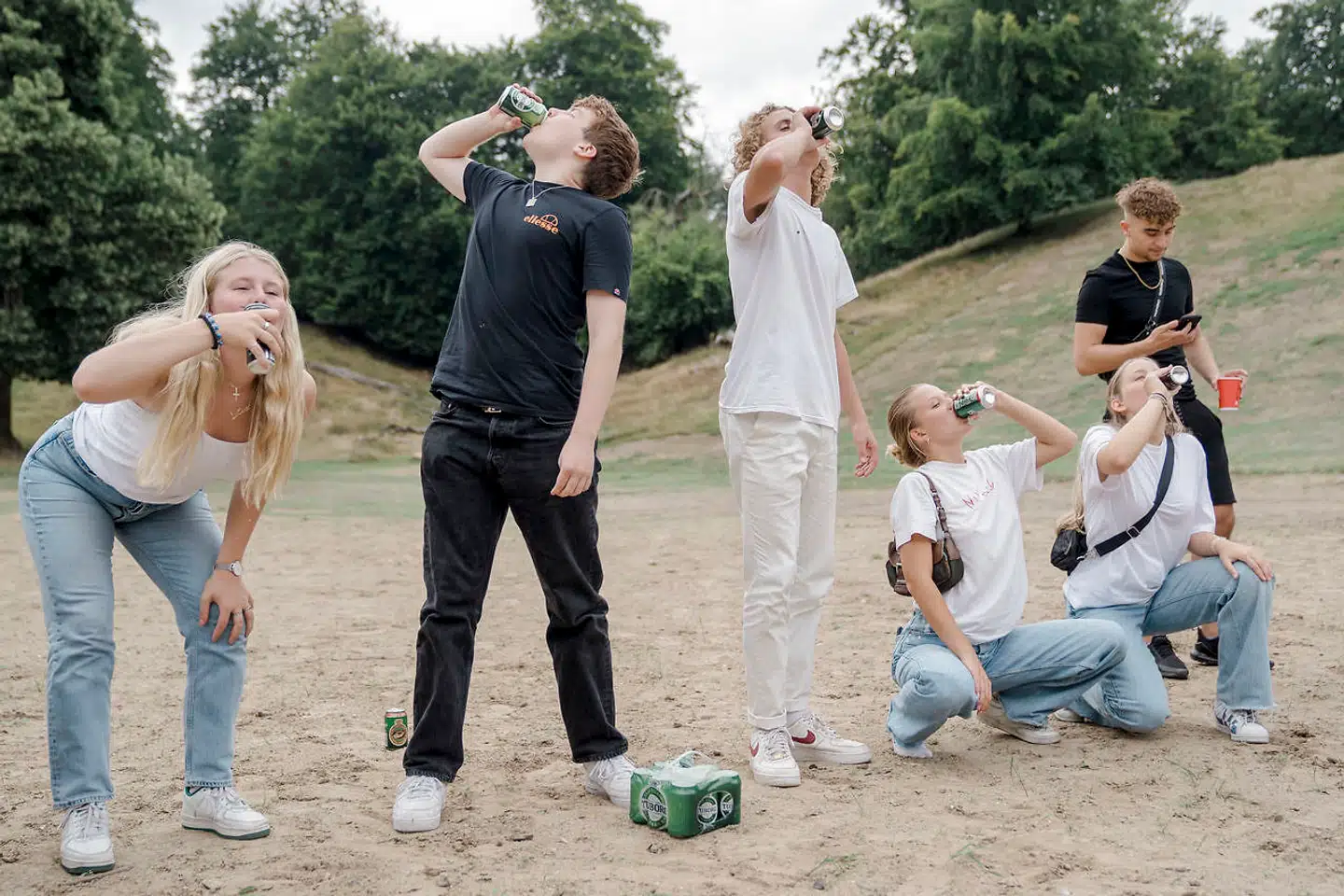 En ekspert fra Sundhedsstyrelsen råder til, hvordan hun synes, at forældre skal håndtere at tale med hinanden om deres børns alkohol- og festvaner. Billedet er fra en  puttefest i Dyrehaven.
