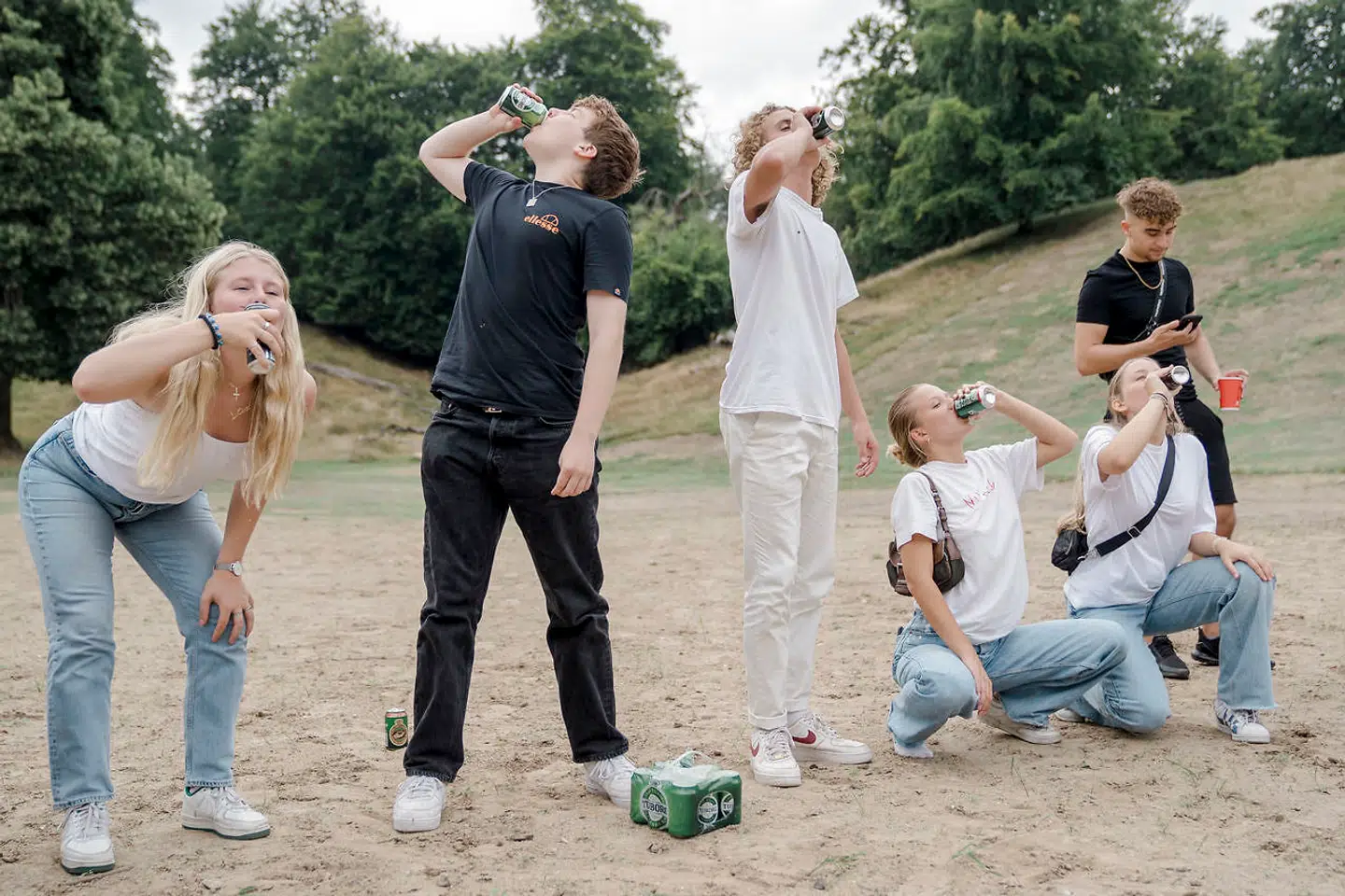 En ekspert fra Sundhedsstyrelsen råder til, hvordan hun synes, at forældre skal håndtere at tale med hinanden om deres børns alkohol- og festvaner. Billedet er fra en puttefest i Dyrehaven.