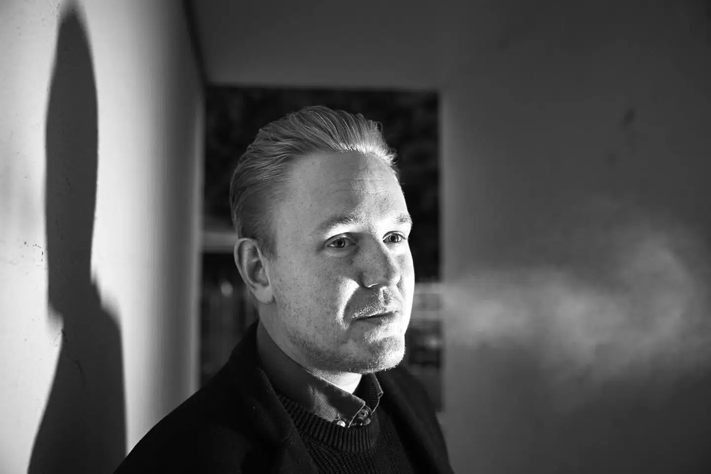 Theis Olsson blev suget ind i gamblingens verden, da han som 16-årig vandt over 100.000 kroner. Flere år senere skulle han tabe 37 gange i streg, før han bad om hjælp.