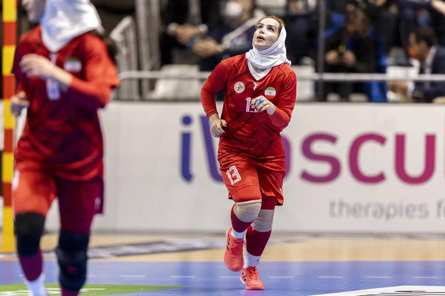 Irans Shaghayegh Bapiri, her i kamp under VM mod Norge, fortalte i en video, efter hun var stukket af fra VM-lejren, at hun håber for fremtiden at kvinder i mit hjemland ikke vil blive opfattet som andenrangsborgere og blive tvunget til at gøre ting, de ikke ønsker at gøre. Beate Oma Dahle/Ritzau Scanpix