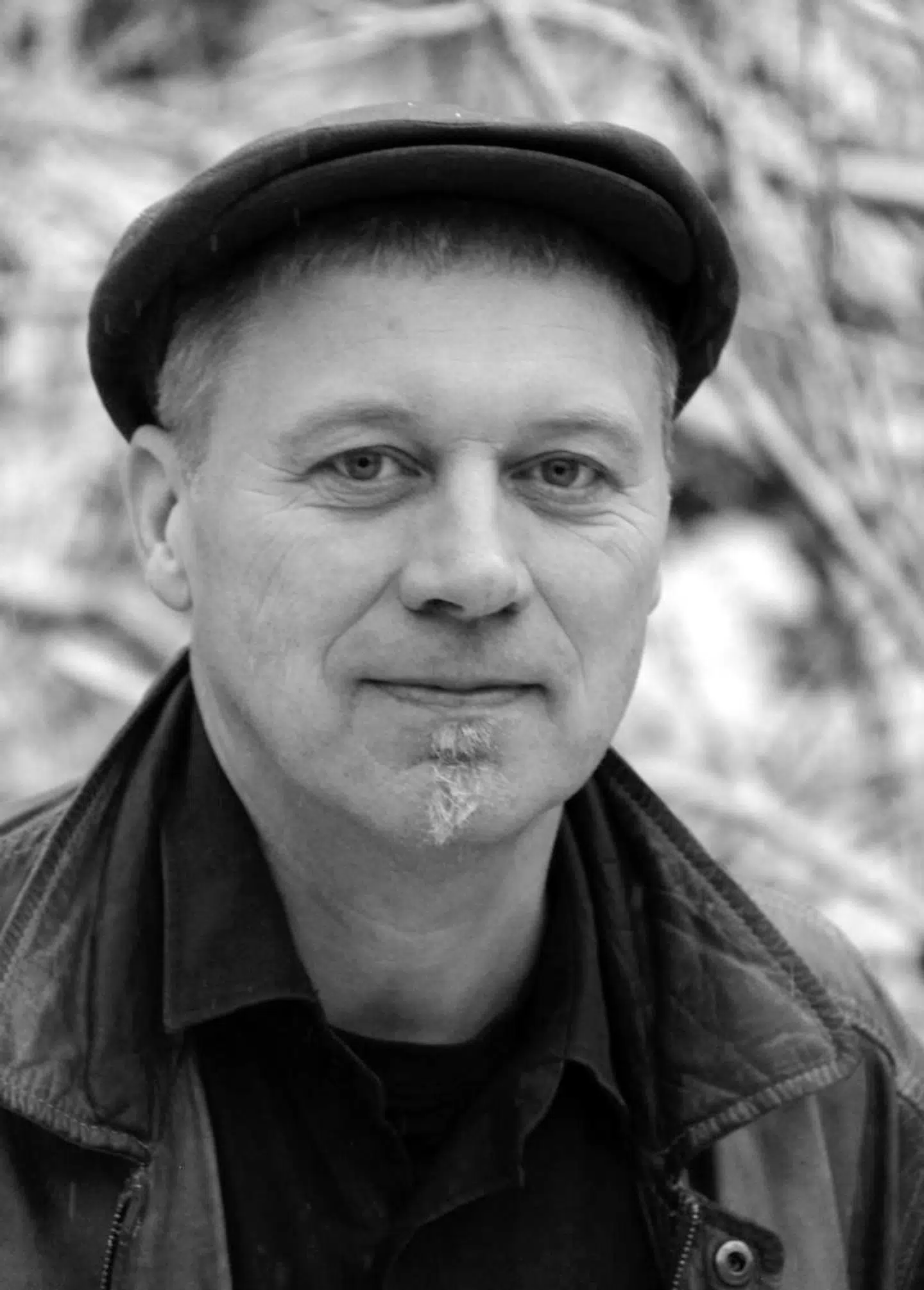 »Strøm« er inspireret af virkelighedens drejebog, hvilket betyder, at Daniel og Morten på flere fronter trækker tråde tilbage til det venskab, som Gorm Henrik Rasmussen selv havde med ingen ringere end Michael Strunge.