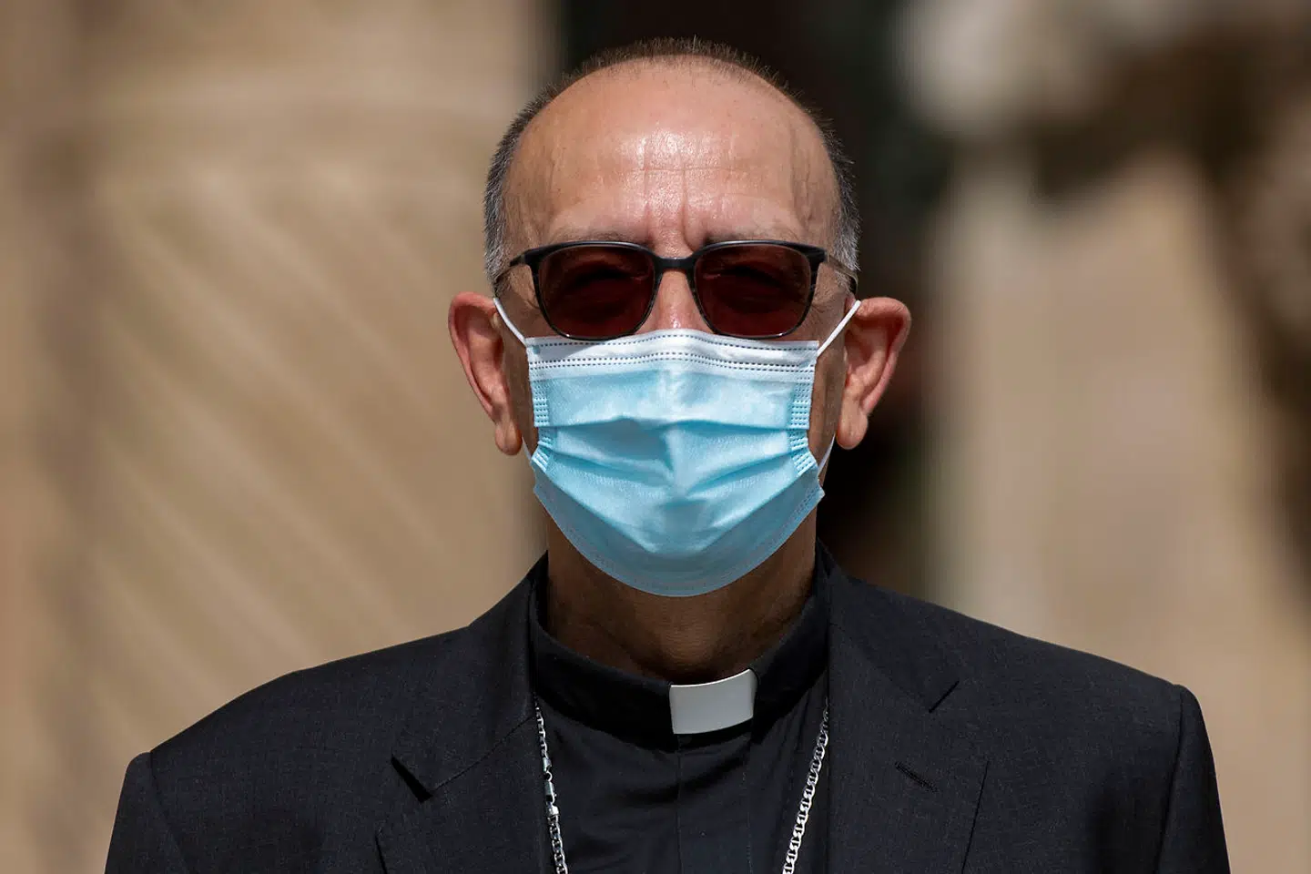 Formanden for den spanske bispekonference, ærkebiskop af Barcelona og kardinal Juan José Omella, har også modtaget El País' rapport. Men de øverste kirkeledere har ikke planer om at foretage sig noget i den anledning.