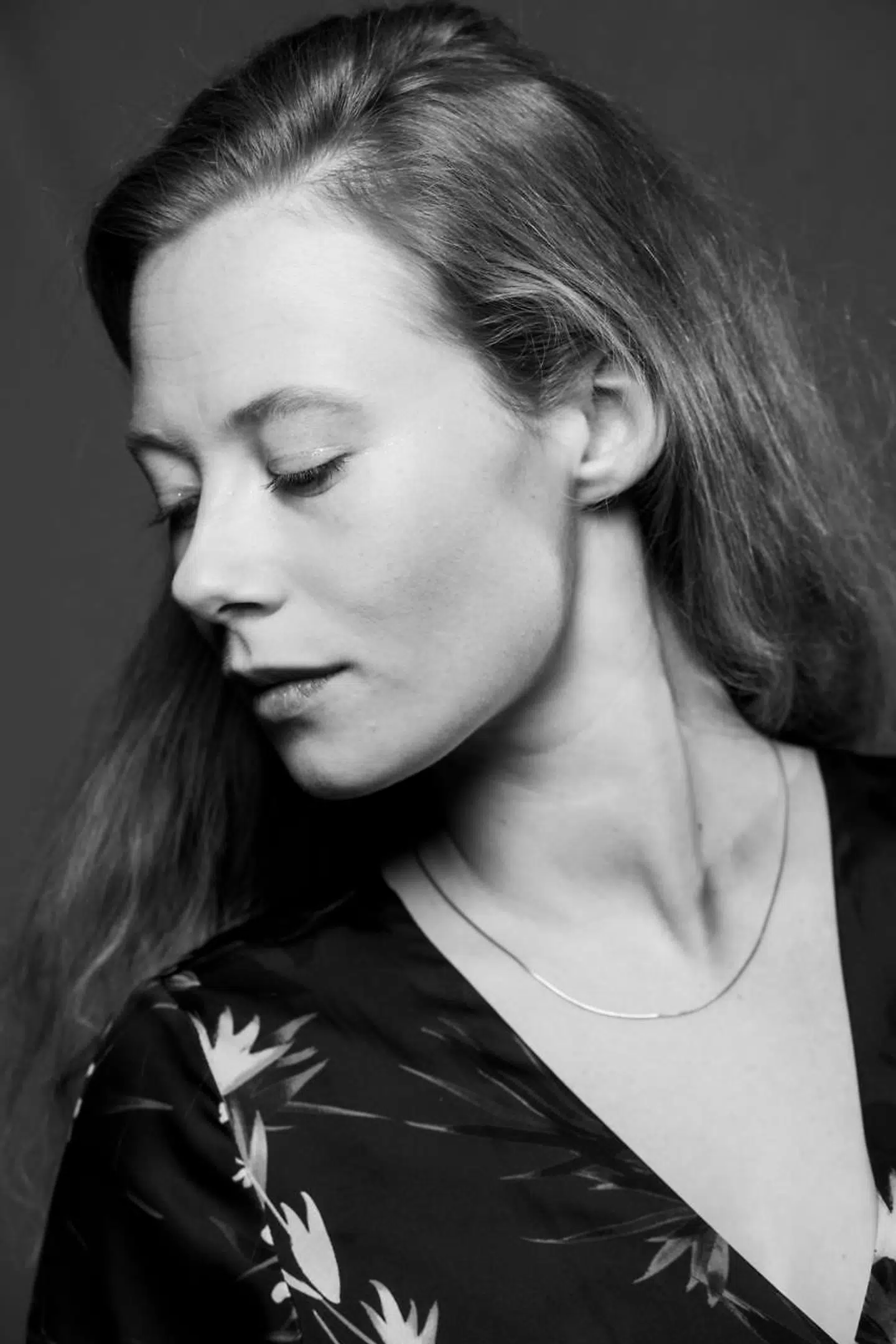 »Det er simpelt hen så socialt fedt et job,« siger Sara Viktoria Bjerregaard om sin metier. »Det er dejligt at gå på arbejde med nogle andre passionerede mennesker, som også brænder for at nå fælles i mål med det projekt, man har sat sig for. Både på scenen og kulissen.«