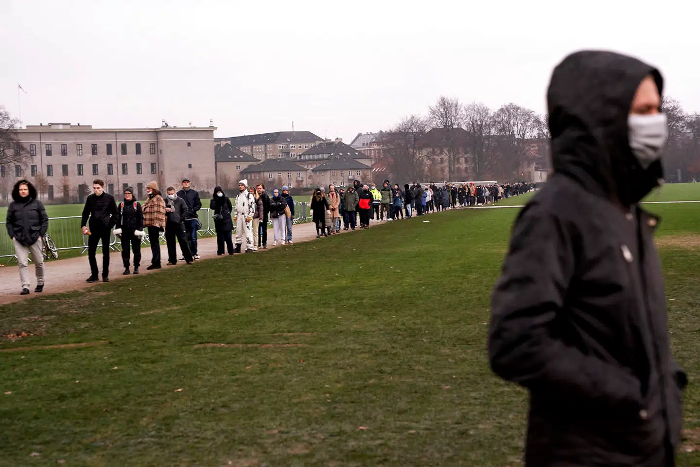 Nu skal der podes endnu flere i private testcentre. En god idé, siger eksperter. Her er Copenhagen Medicals testcenter i Fælledparken.