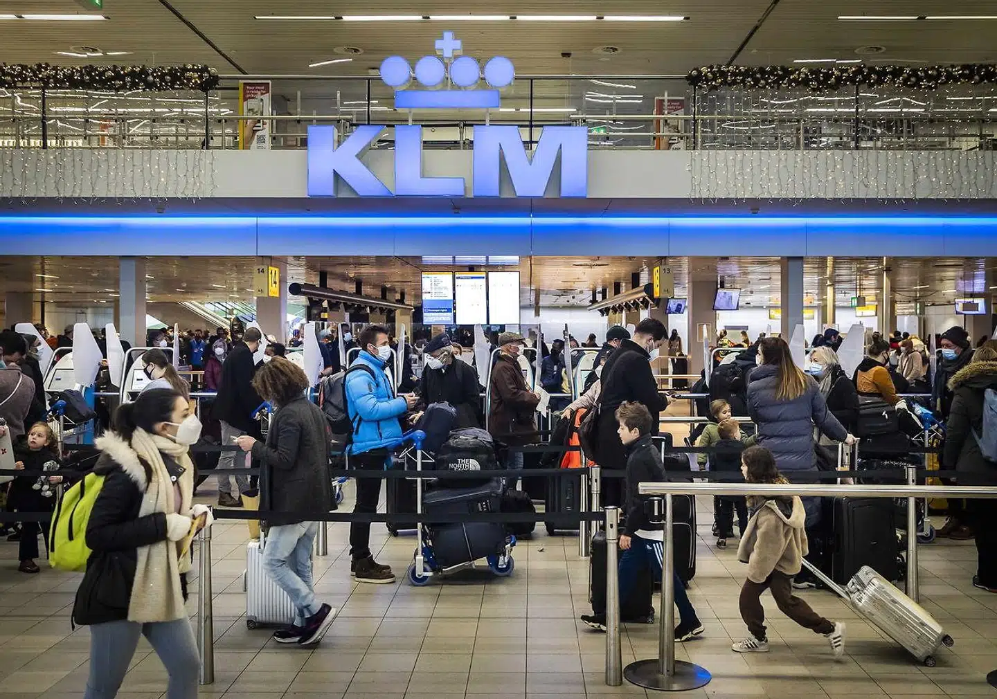 Årets sidste feriedage bliver nogle af de travleste i verdens lufthavne.