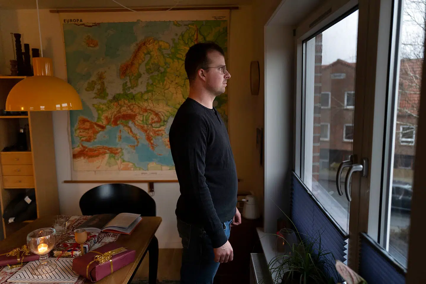 Daniel Noti, 30 år, har været isoleret under nedlukningerne og træt af restriktioner og vil ikke følge anbefalinger om at se så få som muligt i julen Sted: Struer Foto: Lars Horn / Baghuset Dato: 23.12.21