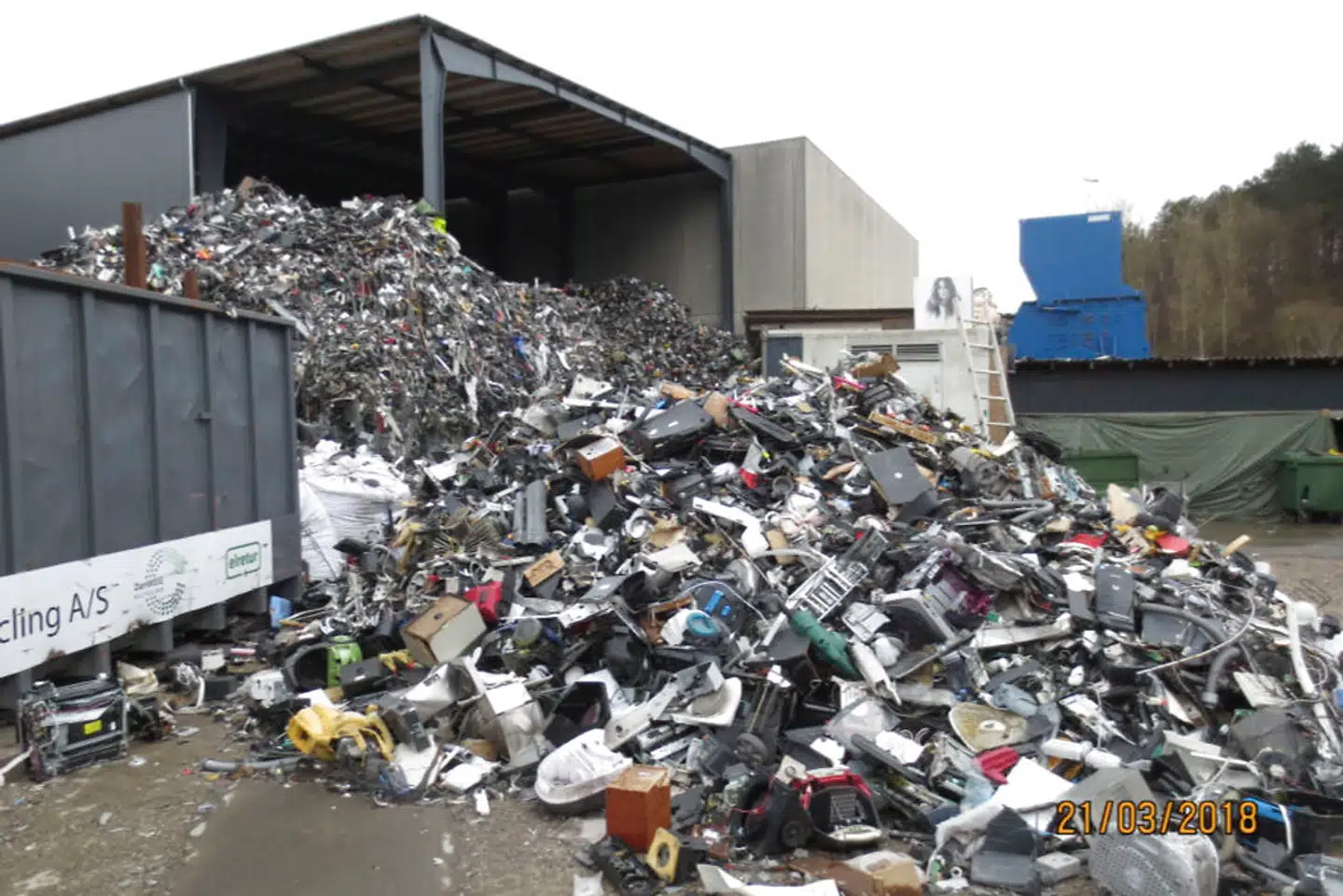 Uoverdækket elektronikskrot i Høje Taastrup efter Danweee Recyclings konkurs. Privatfoto