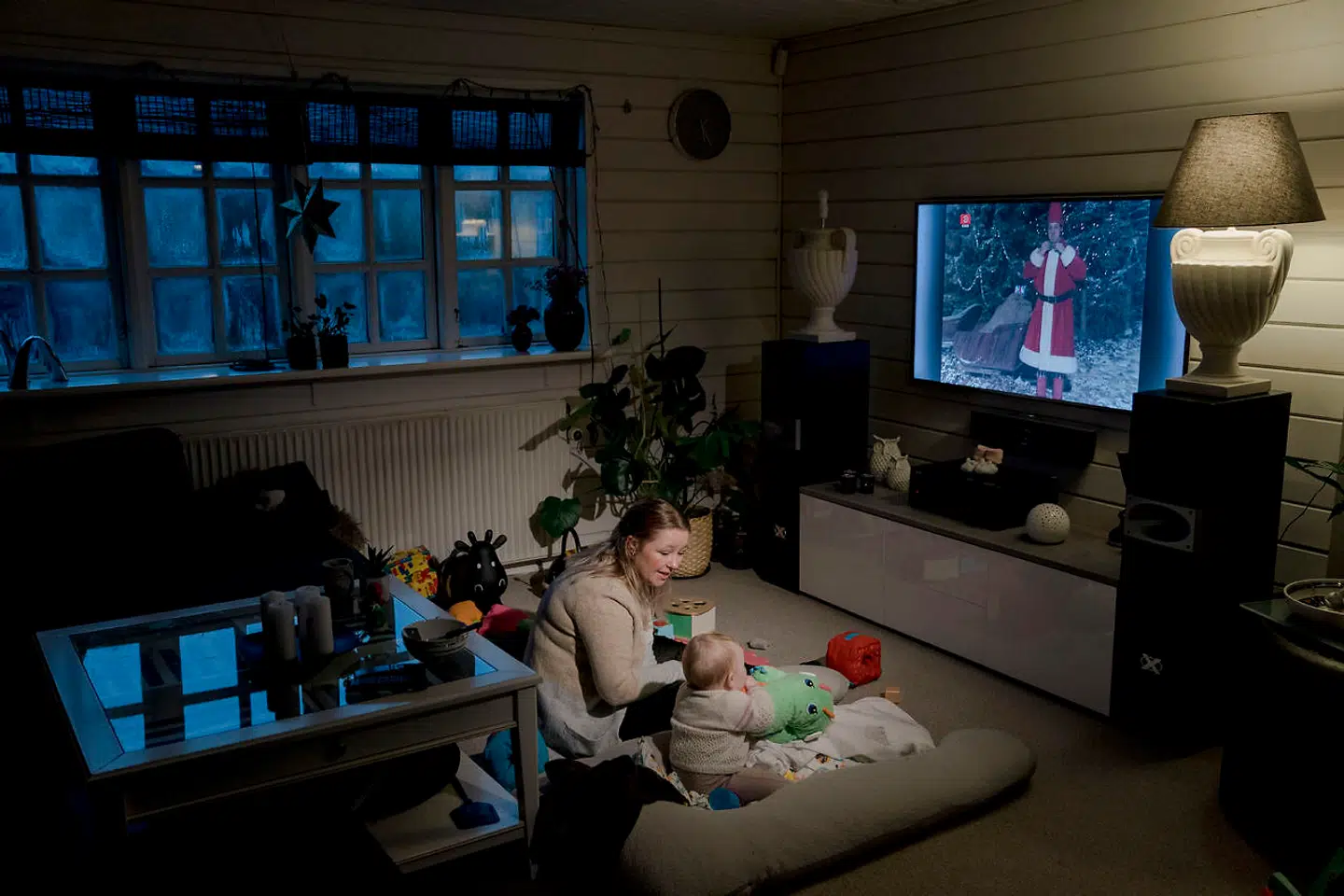 Det er hårdt at være alene med Alma, siger Mathilde Pedersen. Også selvom søster og gudmor Emilie kommer hver dag, og familien bor tæt på. »Jeg har virkelig været heldig med den hjælp, jeg har fået. Gennem terapi og gennem familie og venner. Men det er hårdt at sove alene og vågne alene, når hun vågner.«