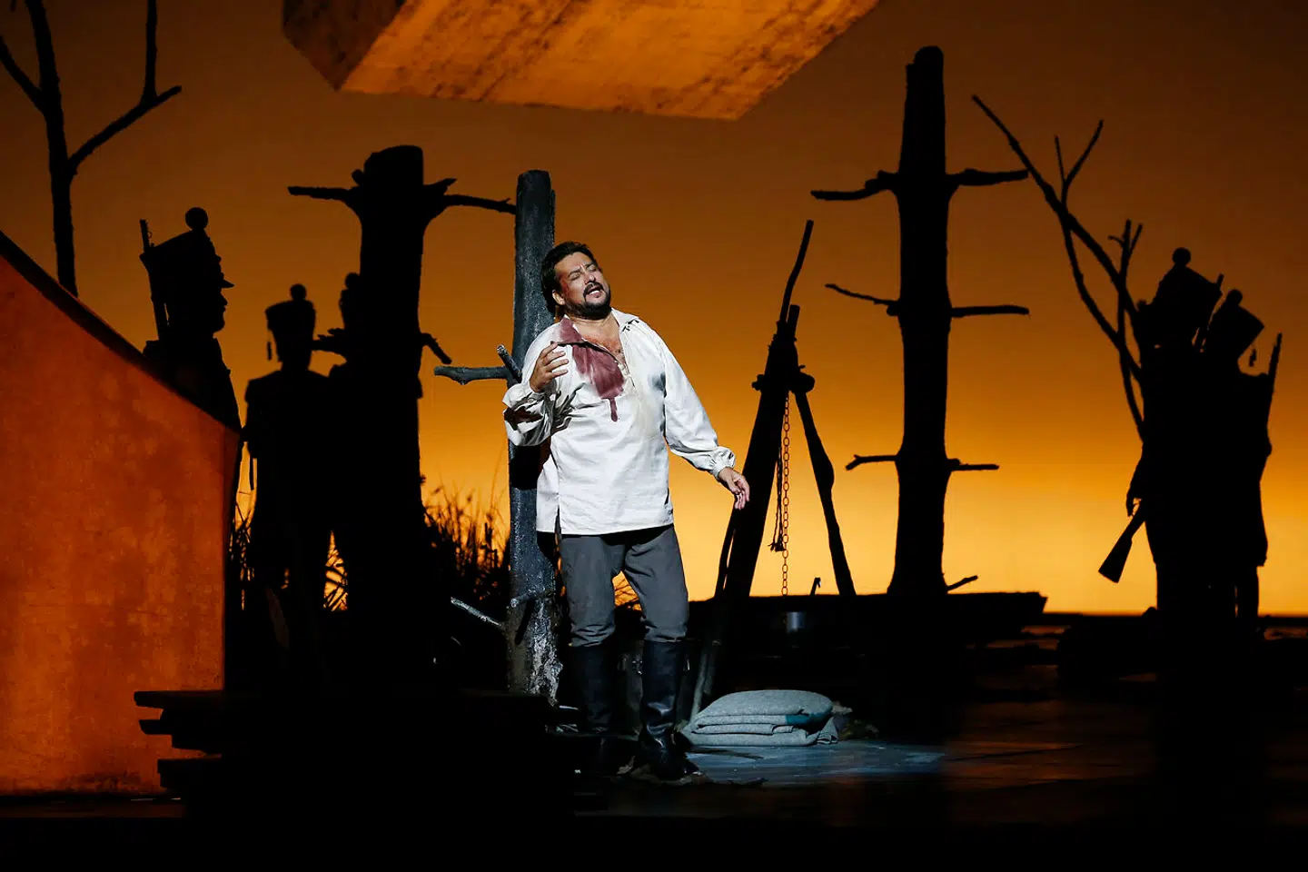 »Som helt lille kunne jeg se opera i timevis, når det en gang imellem blev sendt på tv. Jeg blev skræmt til døde af Puccinis »Tosca«, og jeg har det stadig sådan, at få ting overgår arien »E lucevan le stelle« fra 3. akt,« fortæller Anne Sofie Allarp. Foto: Den argentinske tenor Marcelo Álvarez under opførslen af Giacomo Puccinis opera »Tosca«, ved Opera Bastille i Paris, 2014.