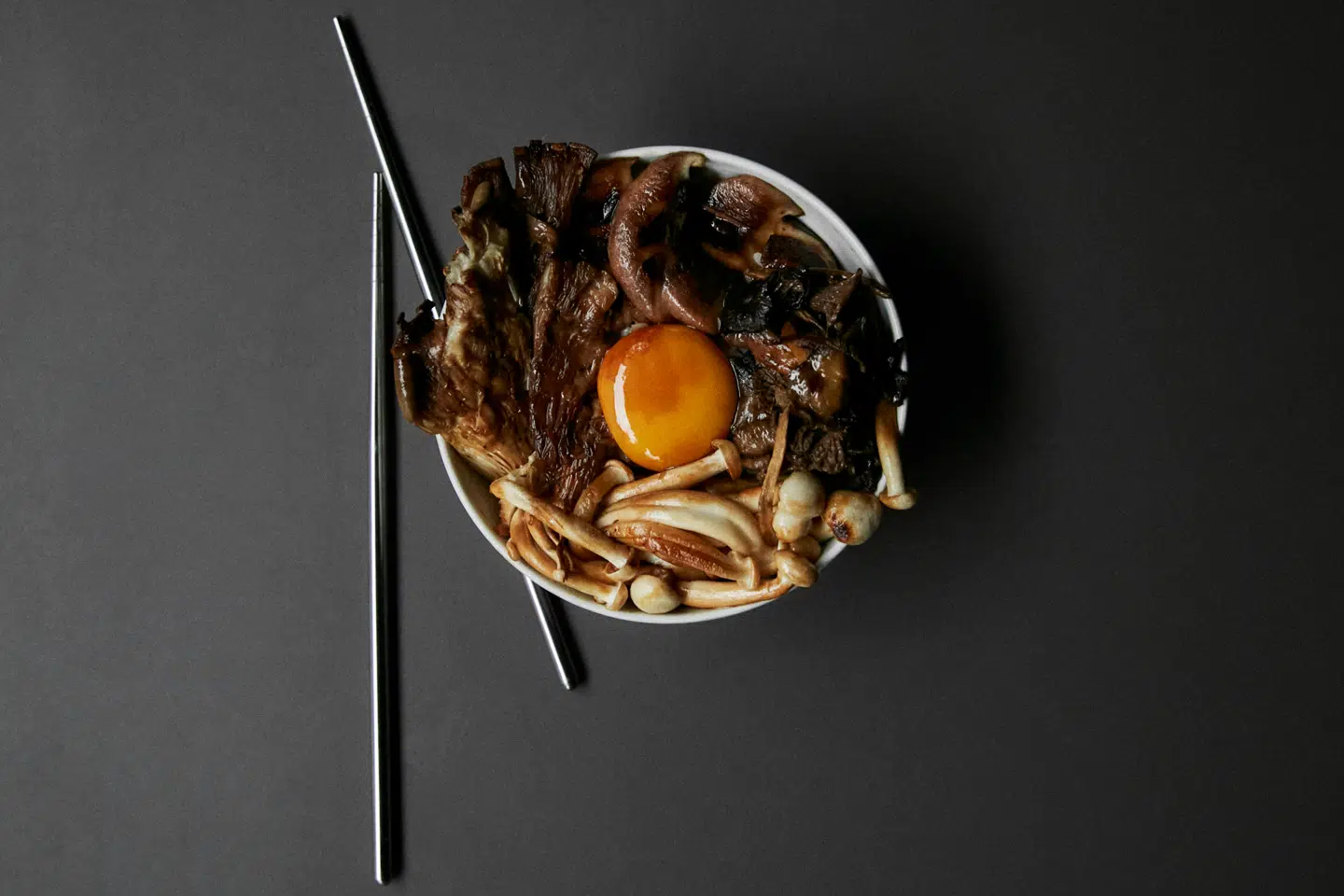 Der er både vin og koreanske retter på Propaganda, der åbner 27. december. Kokken bag, Youra Kim, har blandt andet været ansat hos Noma.