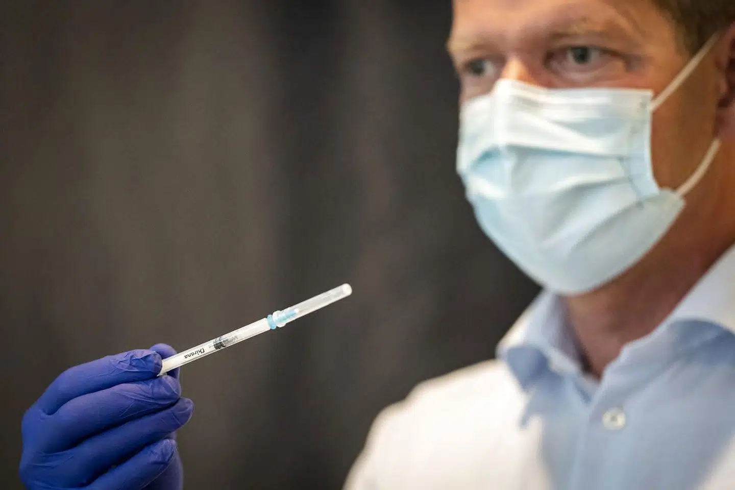 »At der bliver behov for et tredje stik, er der flere ting der tyder på. I alle fald for nogle af os. Her er de vigtigste argumenter bag,« skriver Ida Donkin, Jens Lundgren og Lars Østergaard.