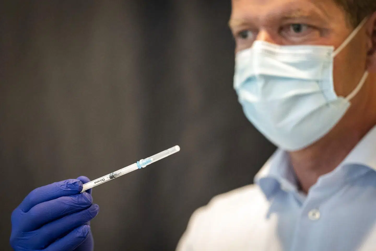 »At der bliver behov for et tredje stik, er der flere ting der tyder på. I alle fald for nogle af os. Her er de vigtigste argumenter bag,« skriver Ida Donkin, Jens Lundgren og Lars Østergaard.