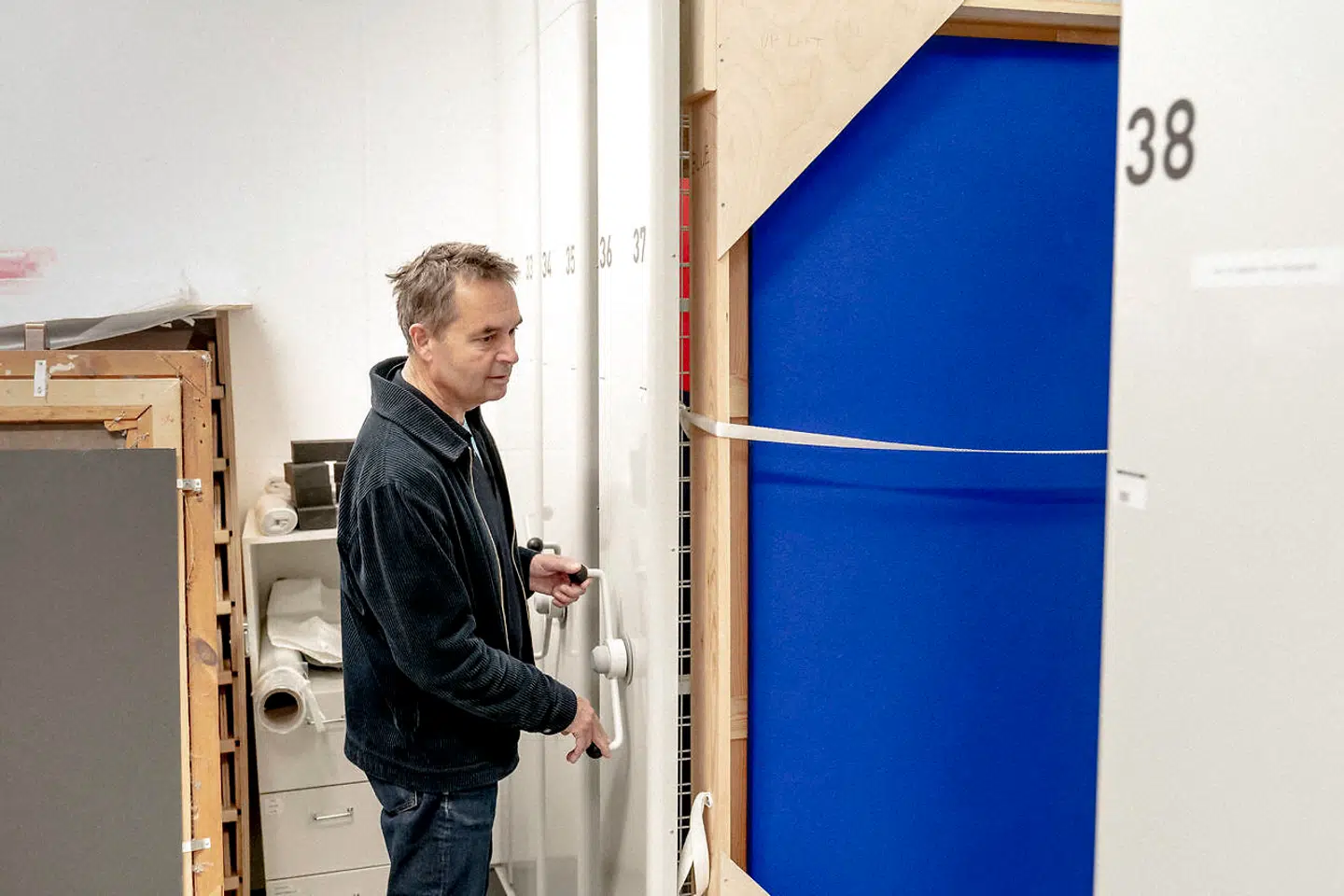 »Det her er jo creme de la creme: Yves Kleins monokrome værker er signaturværker for Louisiana, og de ryger stort set aldrig rud af huset,« siger Poul Erik Tøjner. Billedet på billedet er kunstnerens »Monoblue« fra 1960, der sammen med andre af museets Yves Klein-billede var med på Pompidou-centrets store udstilling i 2005-2006.