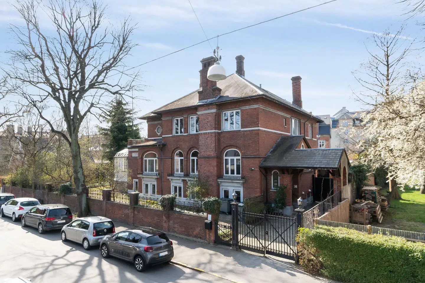 Villaen på Lindevej 13 er med en salgspris på 61.150.000 kroner den dyreste, der nogensinde er solgt i Frederiksberg Kommune. Foto: Lilienhoff