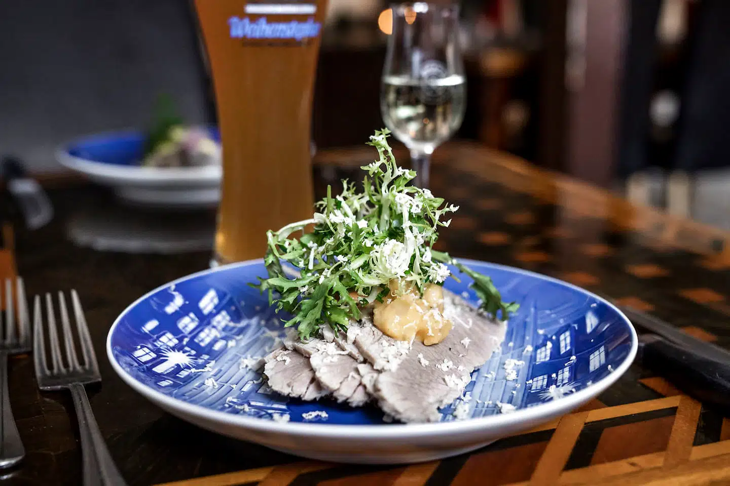 Som med alle andre serveringer på Gilleleje var også oksebrystet med pickles og peberrod renset for unødig garniture.