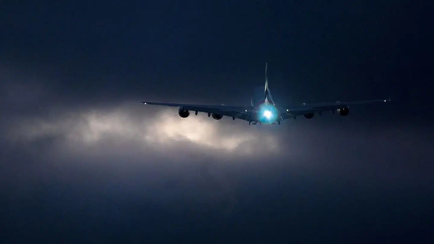 Farvel og tak for denne gang. Den sidste Airbus A380-superjumbo lettede torsdag fra Hamburg-Finkenwerder i aftendisen med kurs mod Den Arabiske Golf.