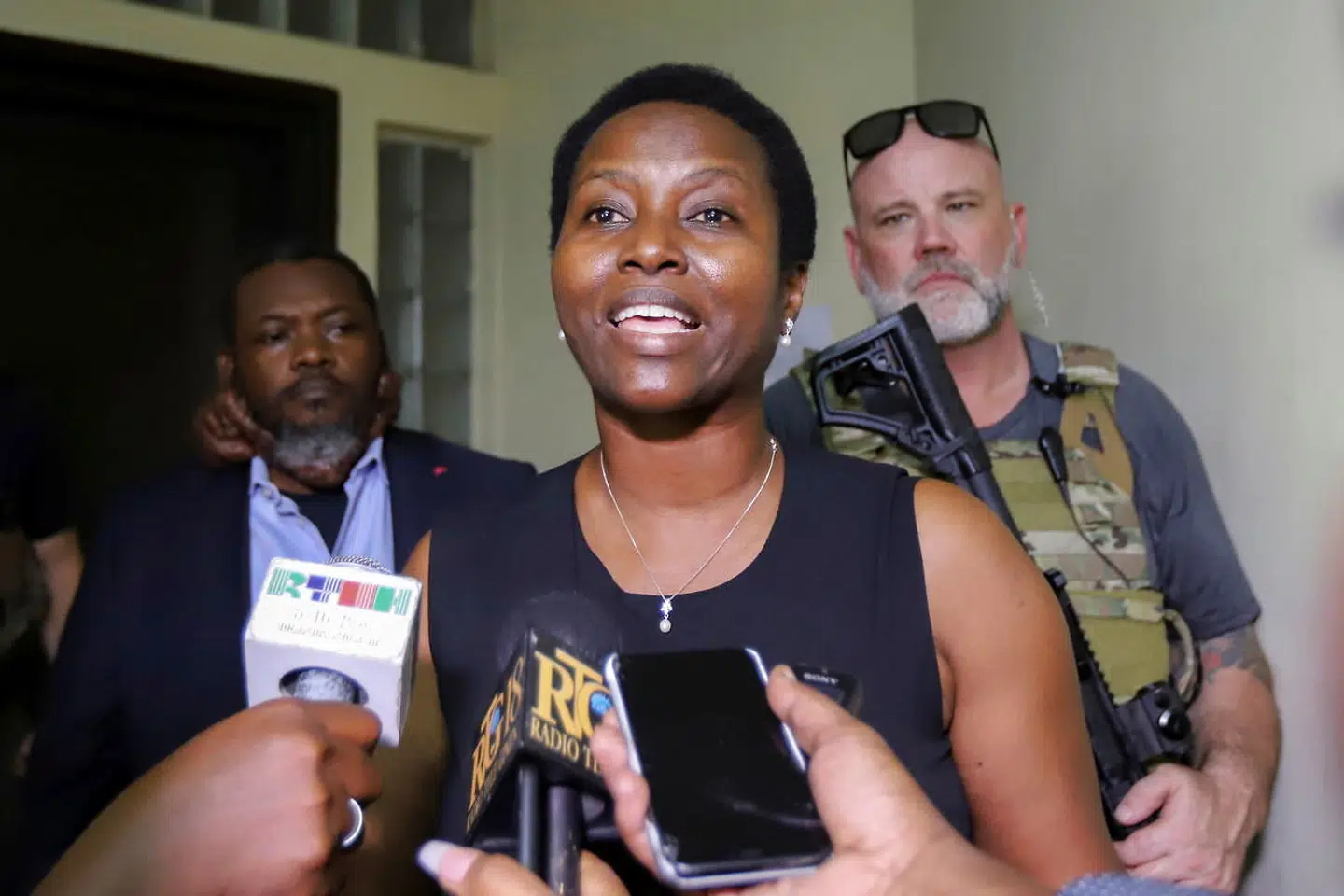 Jovenel Moïses enke, Martine Moïse, overværede, at en gruppe bevæbnede mænd gennemrodede parrets soveværelse, inden de dræbte præsidenten.