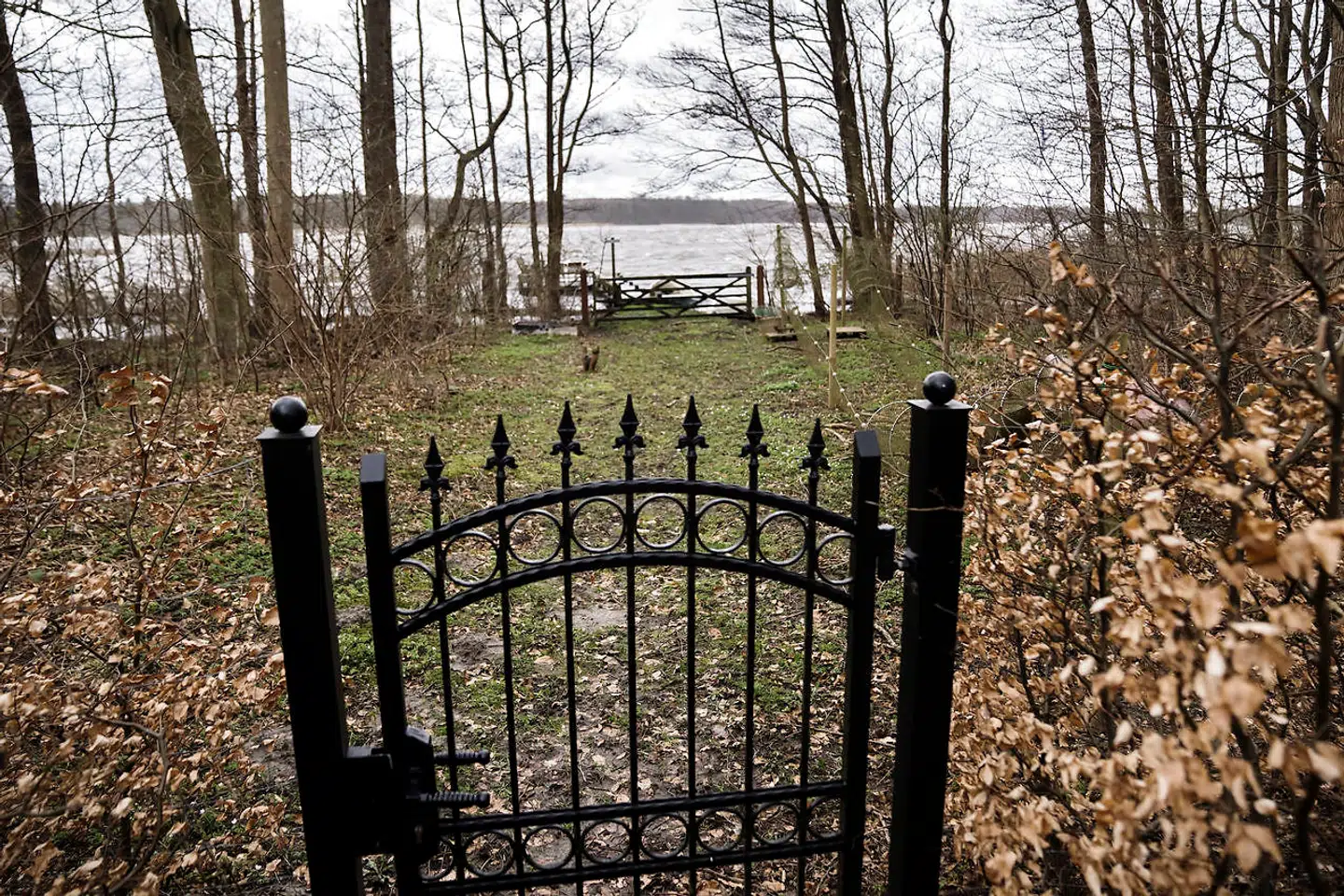 Her ses den gamle låge, der længe har været centrum i striden.
