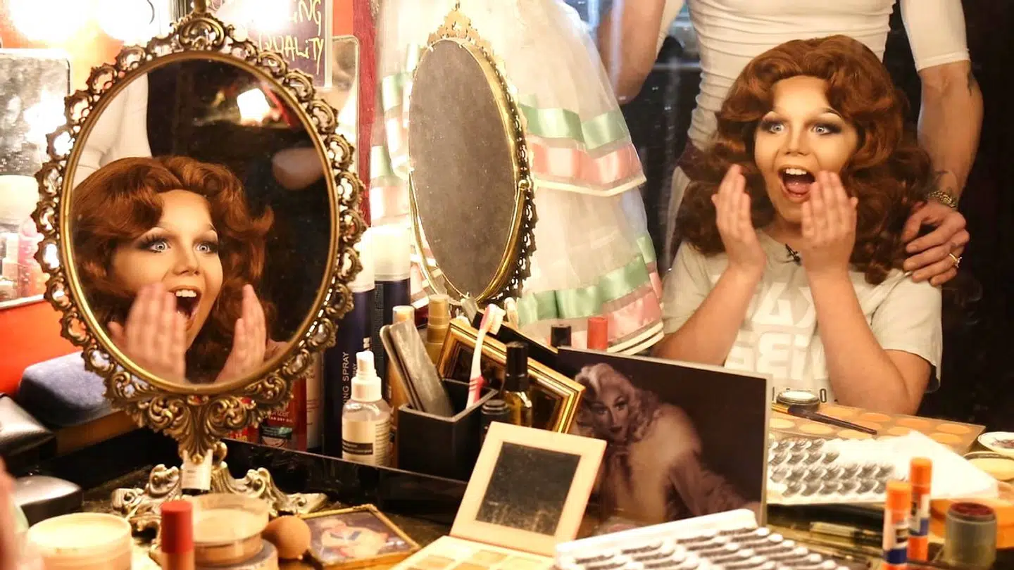 Jeppe på 11 år medvirker i »Danmarks yngste dragqueen: Jeppes juleønske«, og programmet kan streames på DR TV.