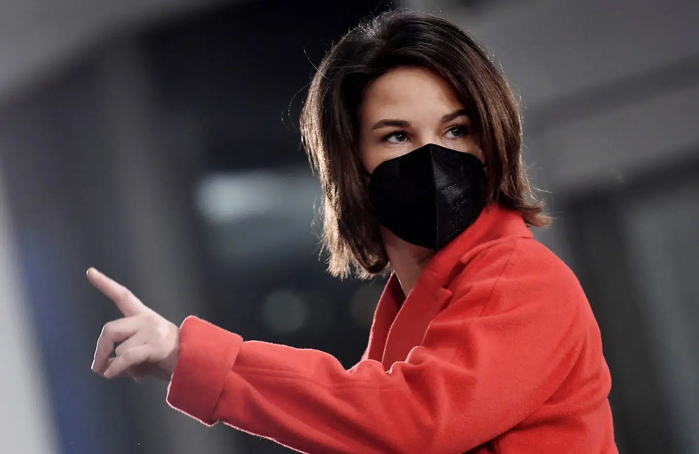 Tysklands udenrigsminister, Annalena Baerbock, ankommer her til G7-topmøde i Liverpool. Hun har nu meddelt, at den tyske regering ikke for nuværende kan godkende en ny gasrørledning gennem Østersøen. Det har fået gaspriserne på himmelflugt igen.