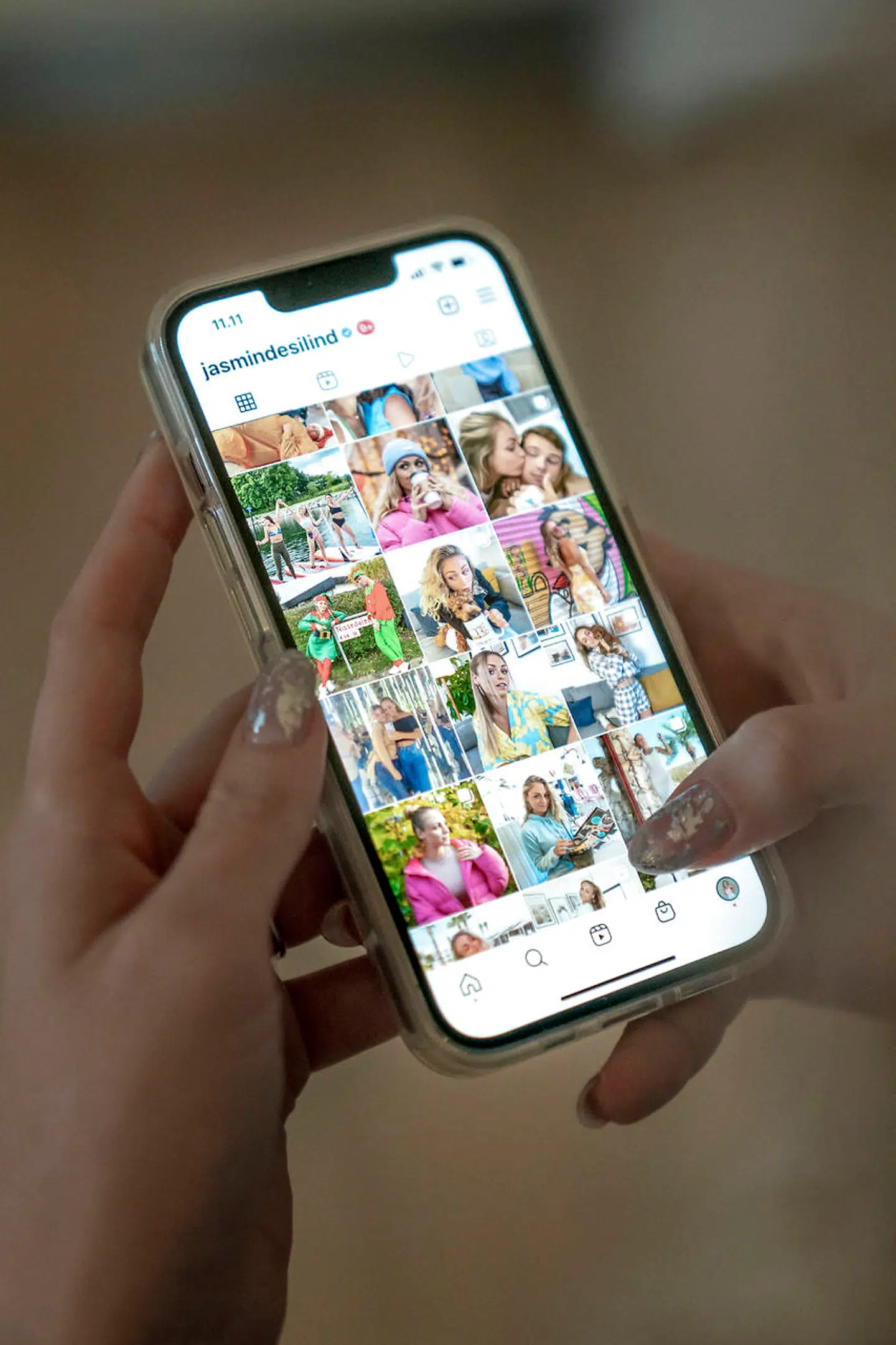 »Det er svært at værdisætte sig selv, og der er nogen, der er meget uenige i det, man skriver. »Kan du tage så meget for det?«, kan de finde på at spørge, fordi de måske har lavet et samarbejde med nogen, der tager mindre. Efterhånden er jeg blevet bedre til at vide, hvad jeg er værd i forhold til markedet.«