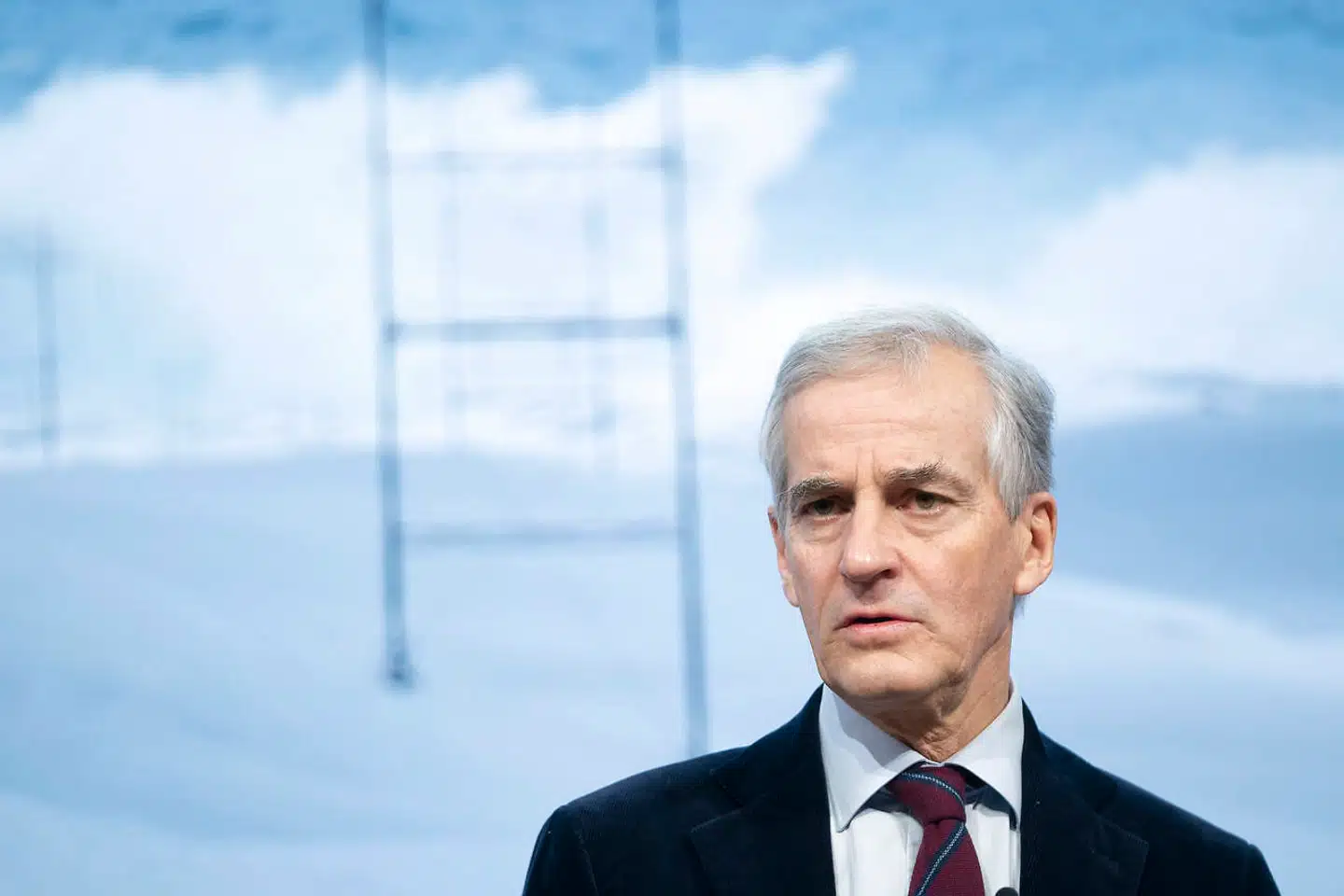 »I dag kan regeringen præsentere et svar på elkrisen, som mange i Norge oplever. Nu stiller fællesskabet op for hinanden,« siger Norges statsminister Jonas Gahr Støre (Arkivfoto).