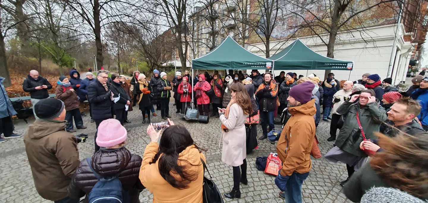 Pladsen ligger der, hvor Den Grønne Cykelsti krydser Rolighedsvej. Her ved onsdagens indvielse.